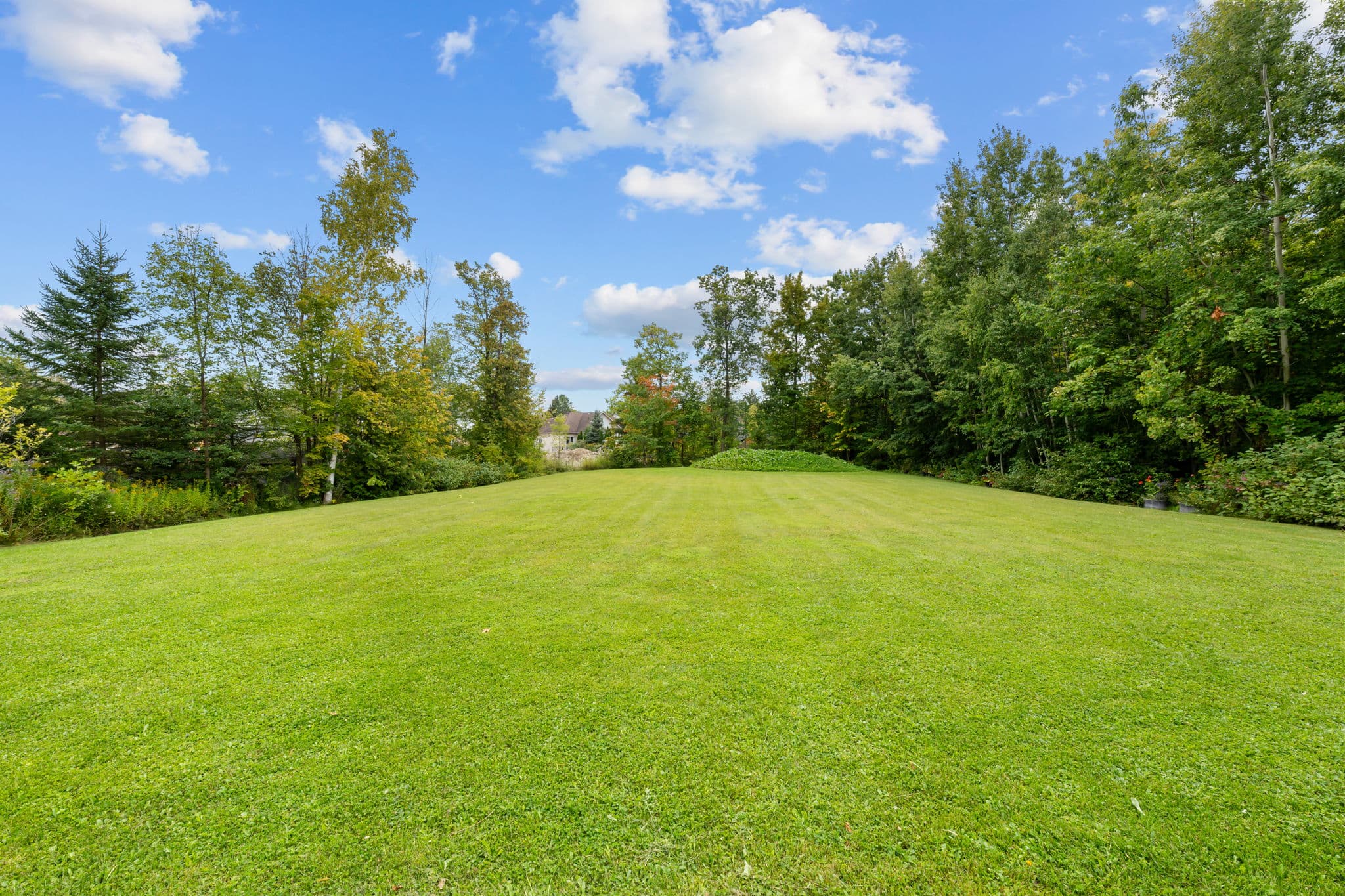 3809 East St Innisfil, ON L9S 2L9