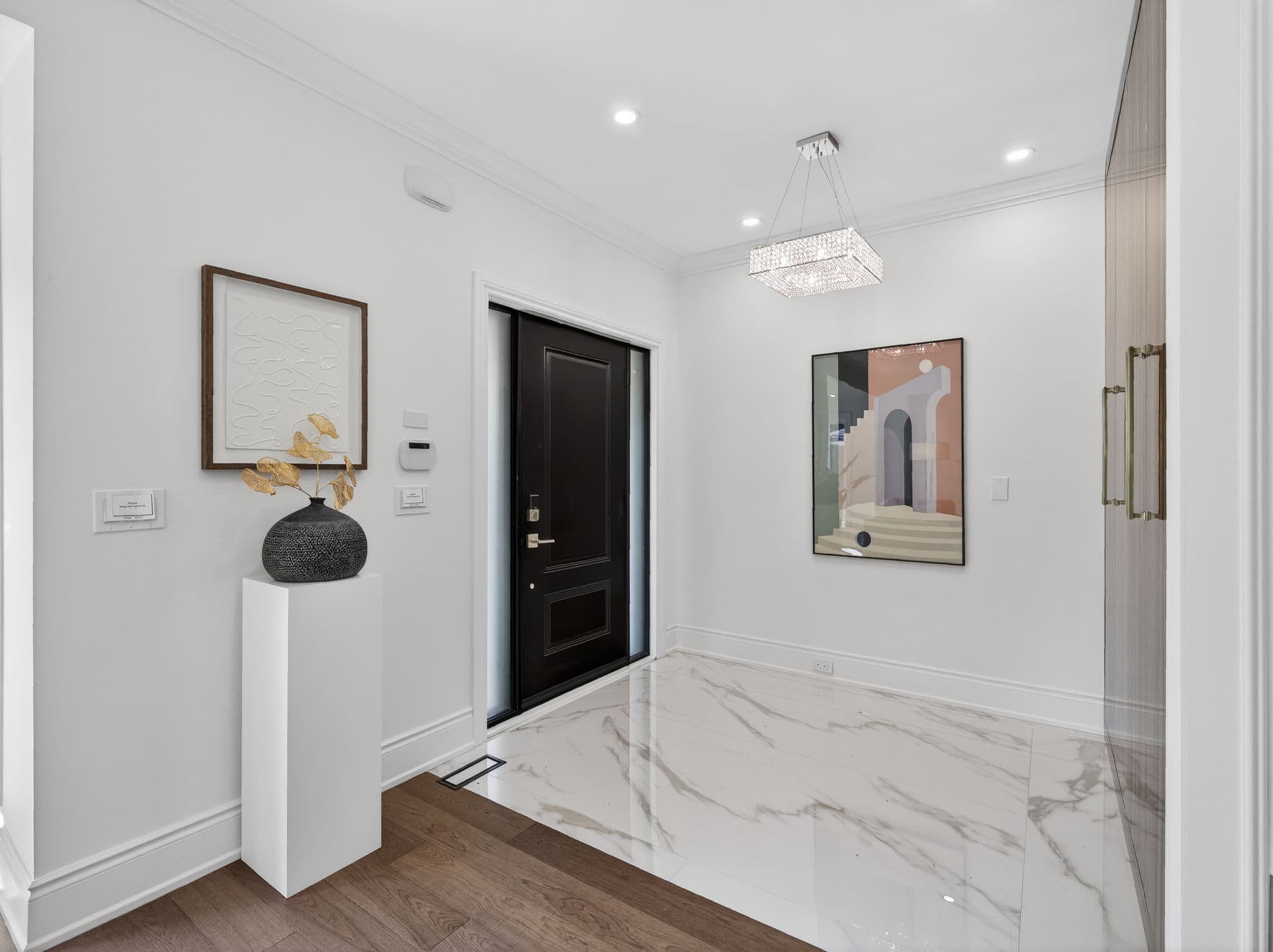382 St Clements Ave Toronto, ON M5N 1M1