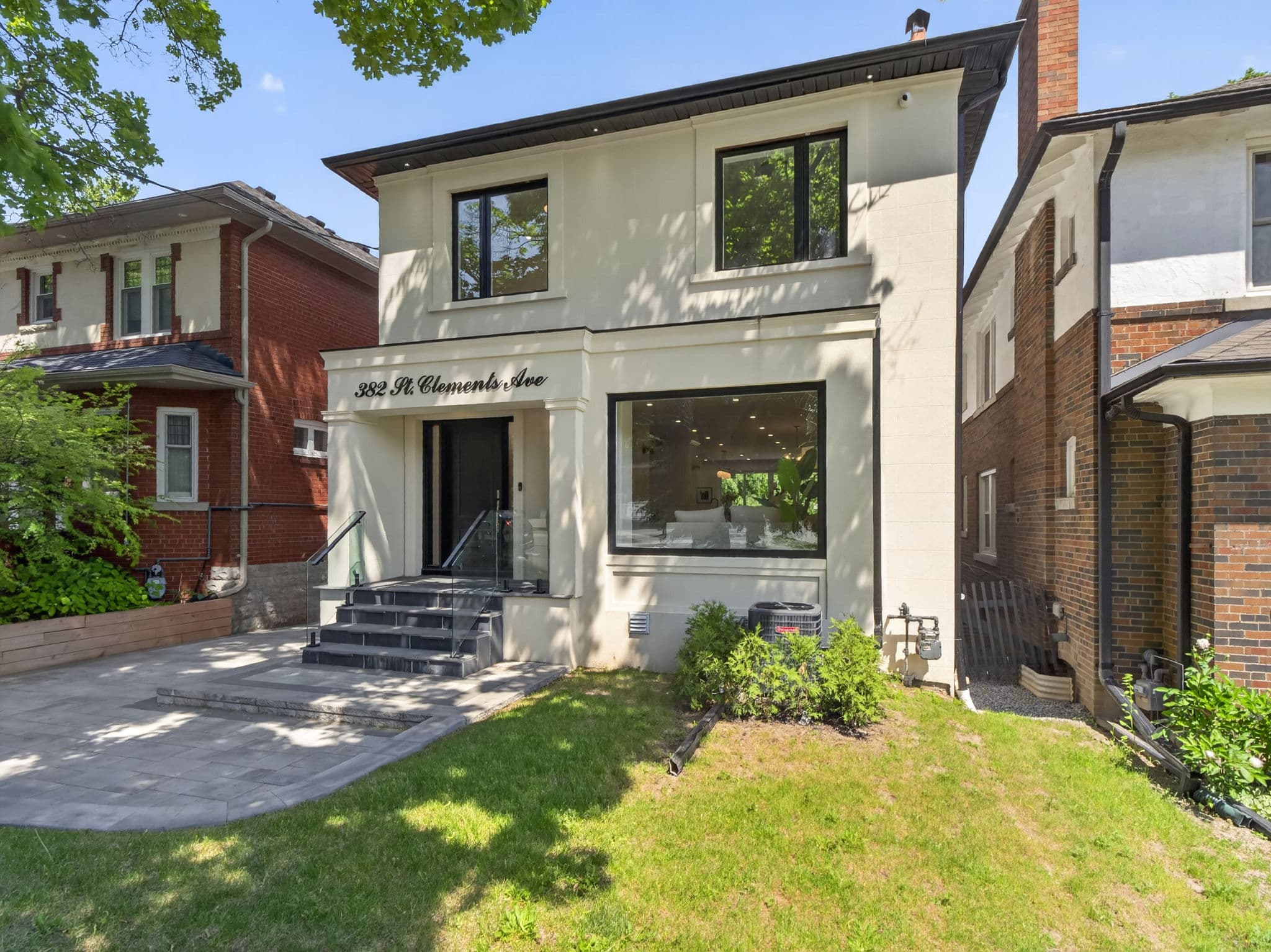 382 St Clements Ave Toronto, ON M5N 1M1