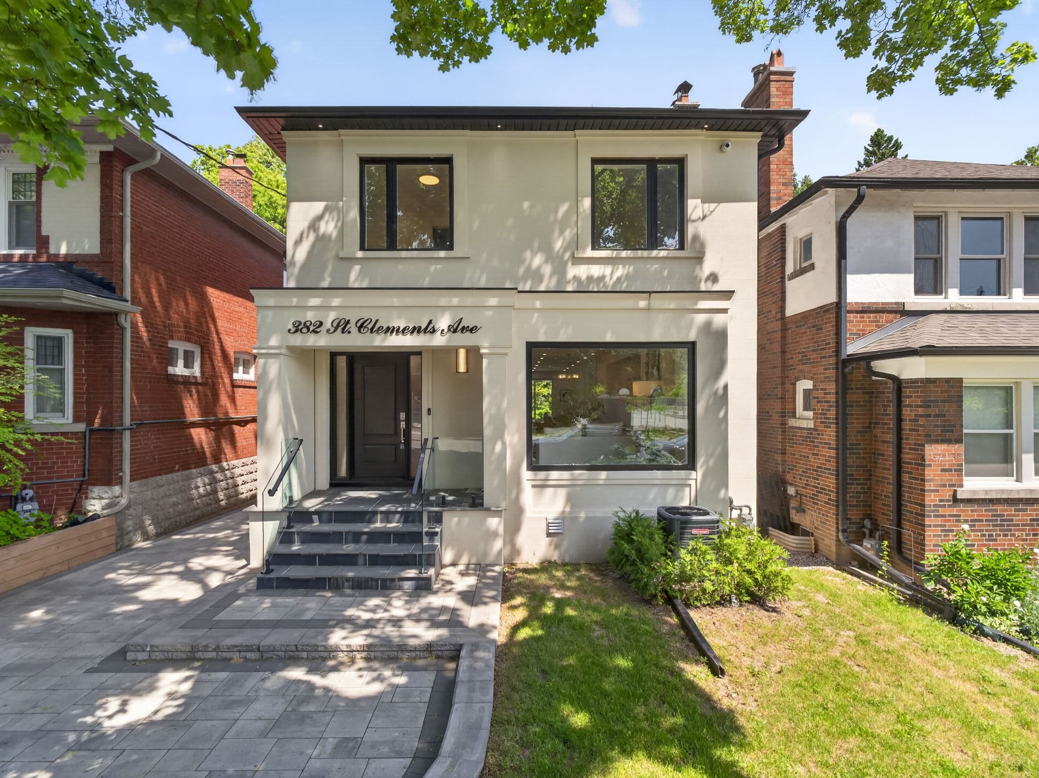 382 St Clements Ave Toronto, ON M5N 1M1