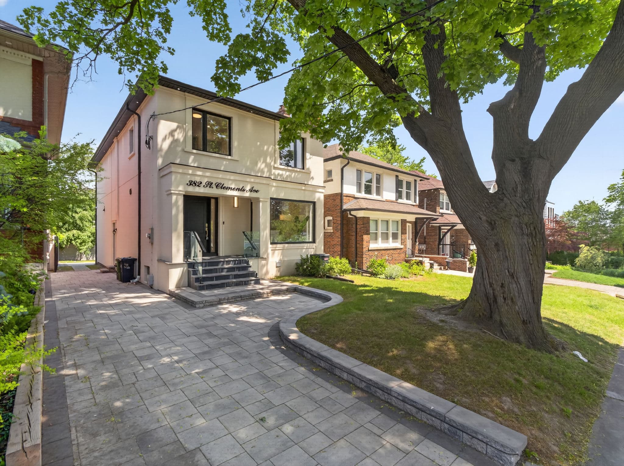 382 St Clements Ave Toronto, ON M5N 1M1