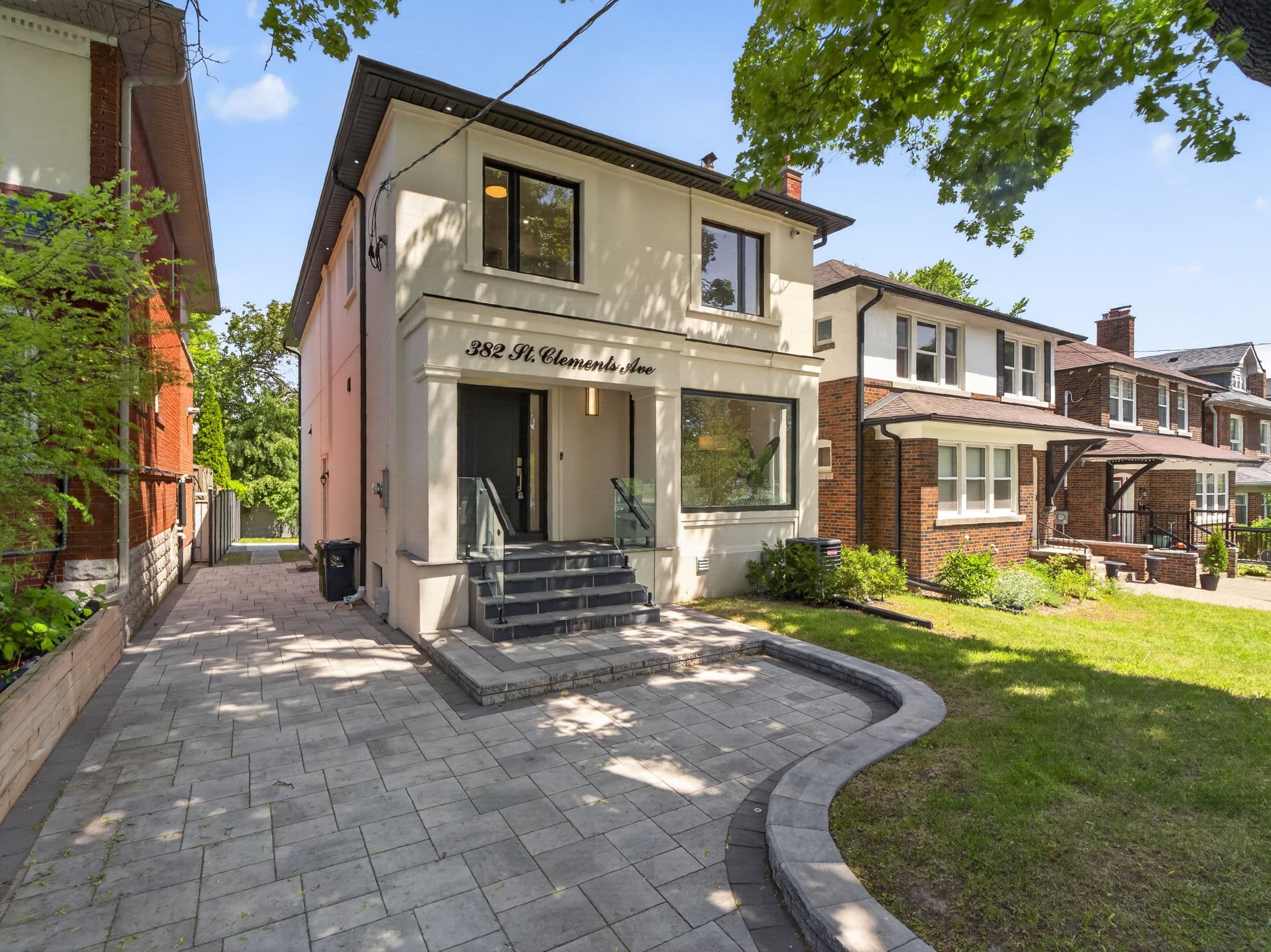 382 St Clements Ave Toronto, ON M5N 1M1