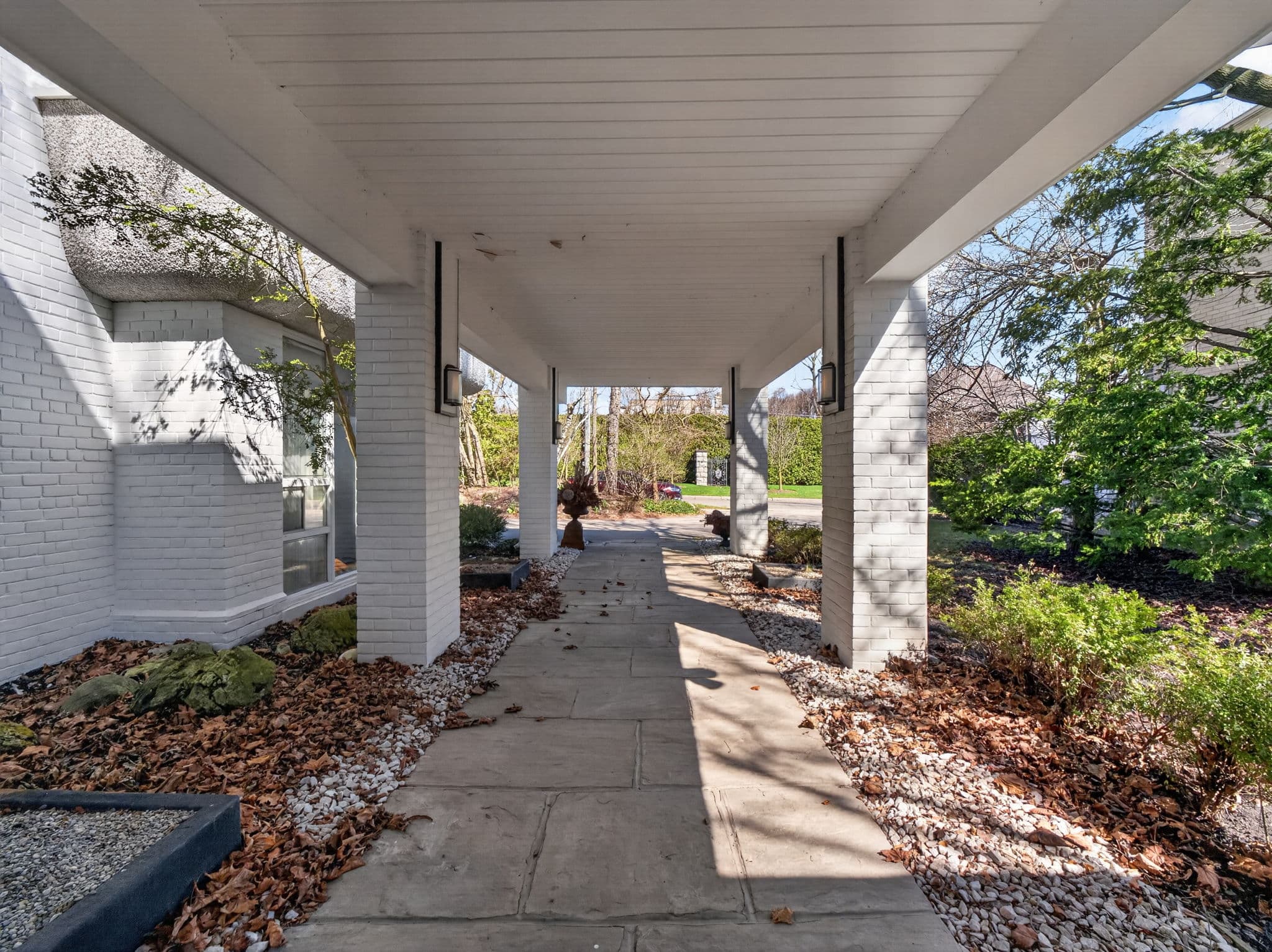 39 Burton Rd Toronto, ON M5P 1V1