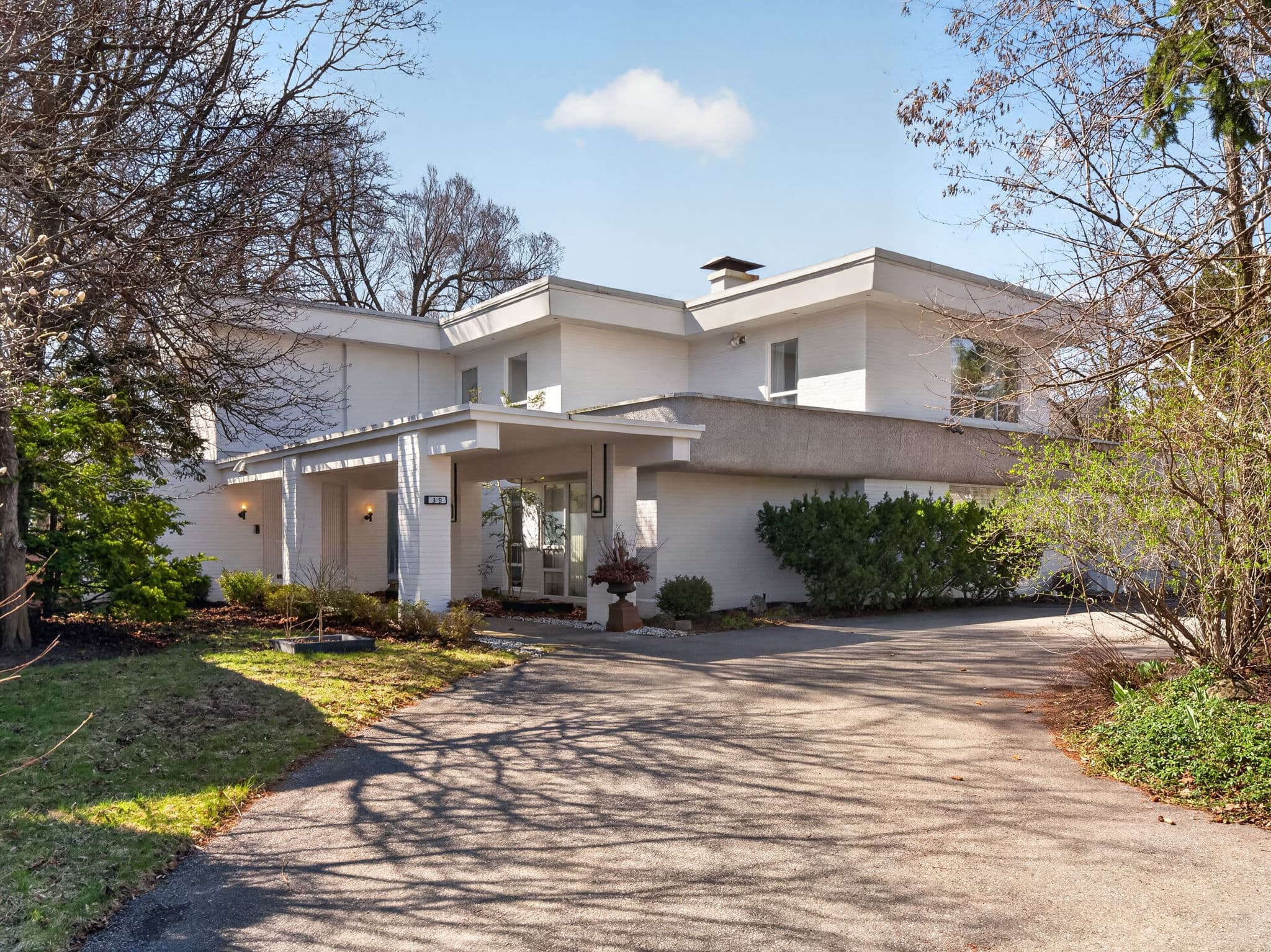 39 Burton Rd Toronto, ON M5P 1V1