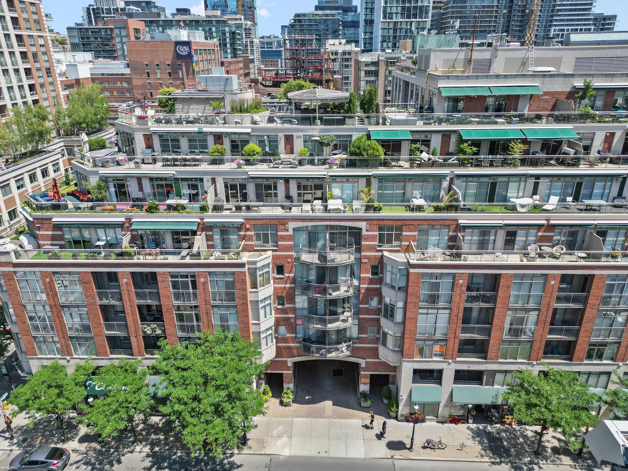 39 Jarvis St 805 Toronto, ON M5E 1Z5