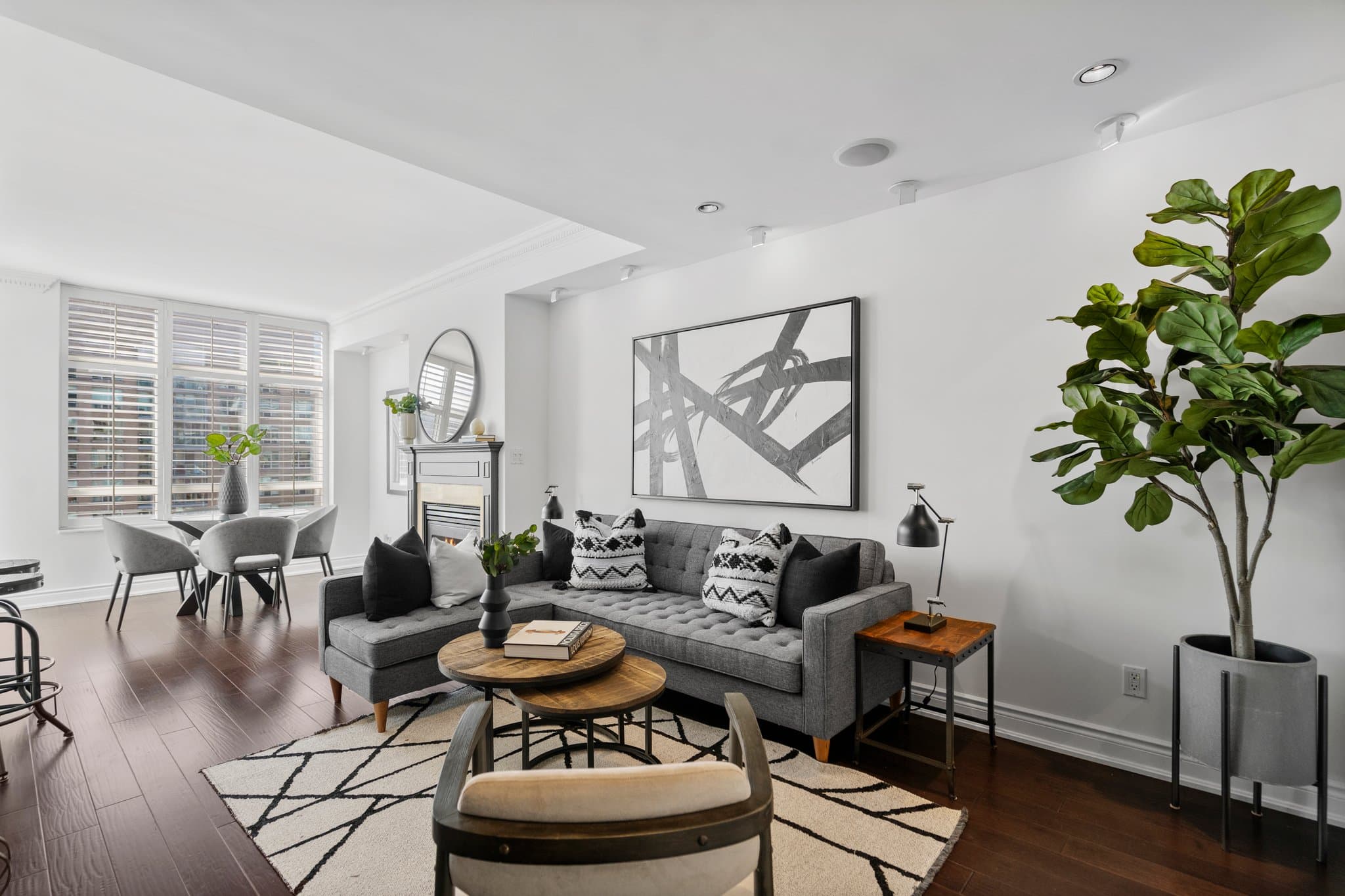 39 Jarvis St 805 Toronto, ON M5E 1Z5