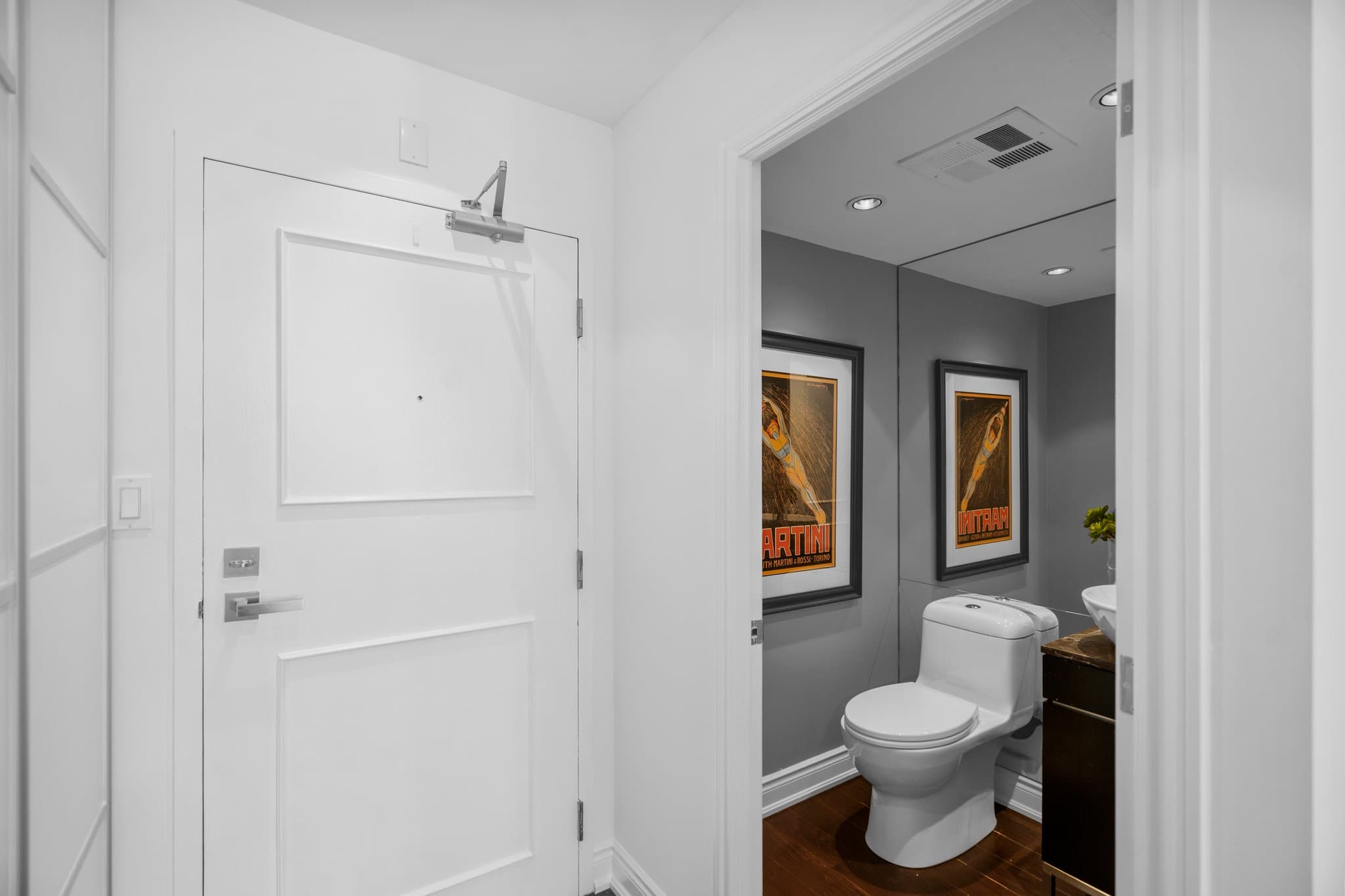 39 Jarvis St 805 Toronto, ON M5E 1Z5