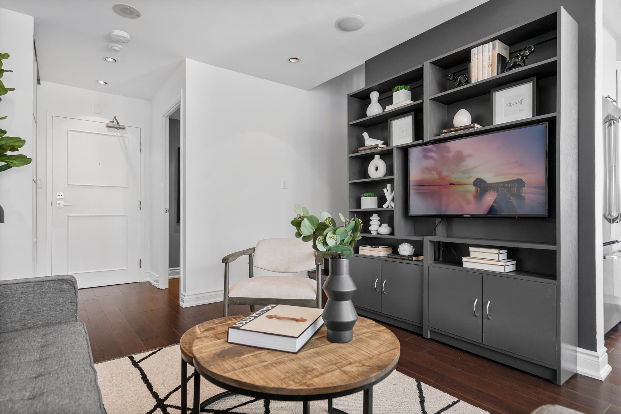 39 Jarvis St 805 Toronto, ON M5E 1Z5