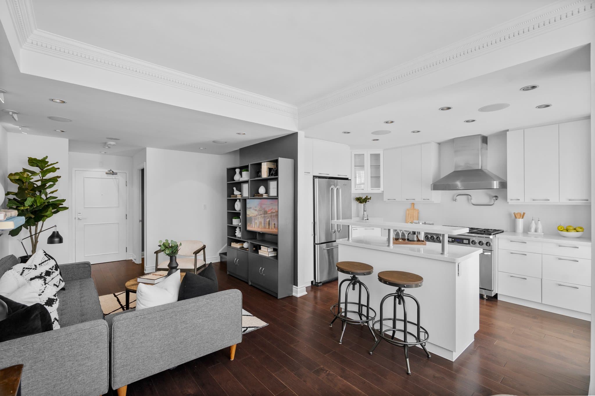 39 Jarvis St 805 Toronto, ON M5E 1Z5