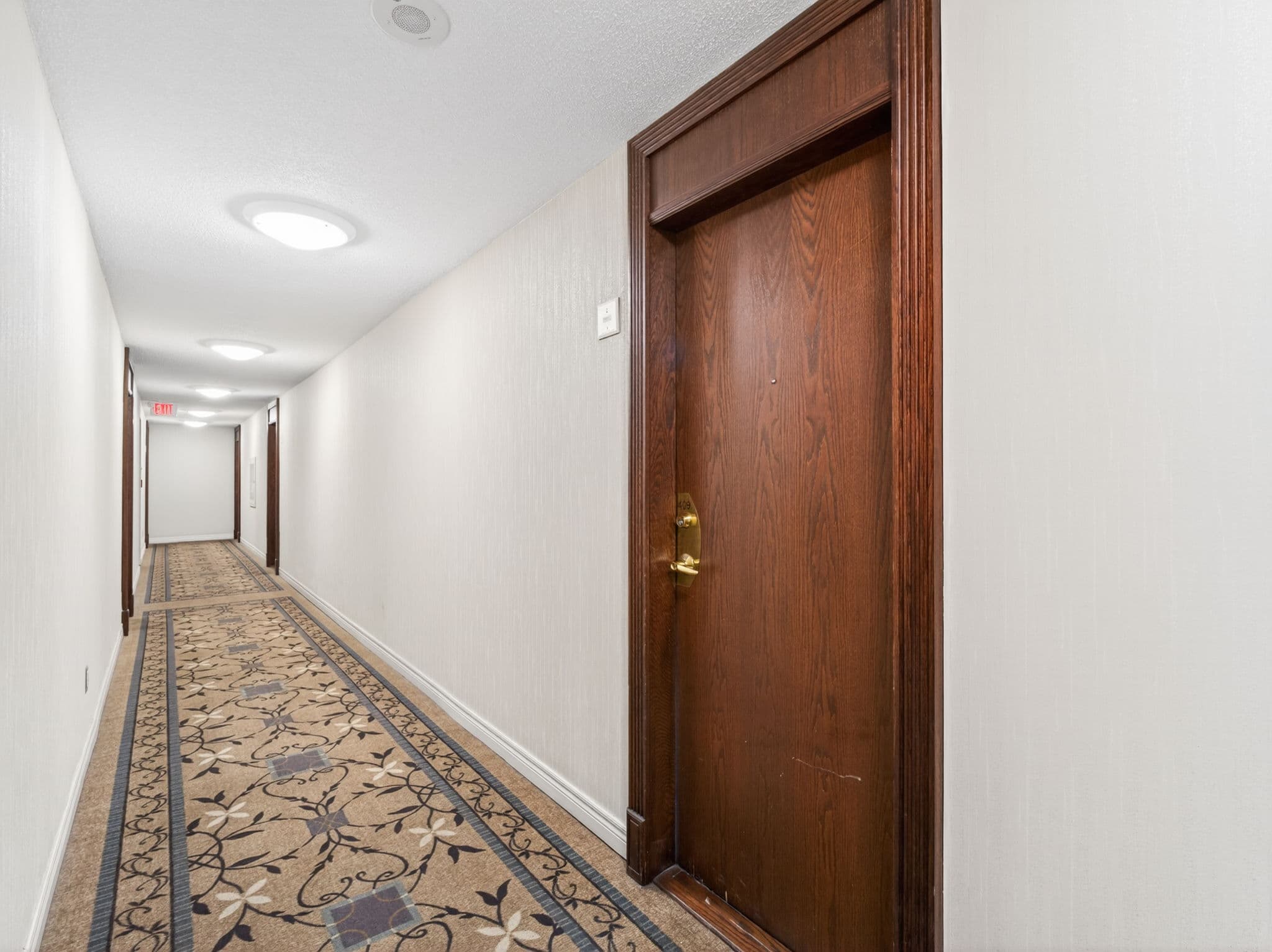 39 Oneida Crescent Unit 409 Richmond Hill, ON L4B 4T9