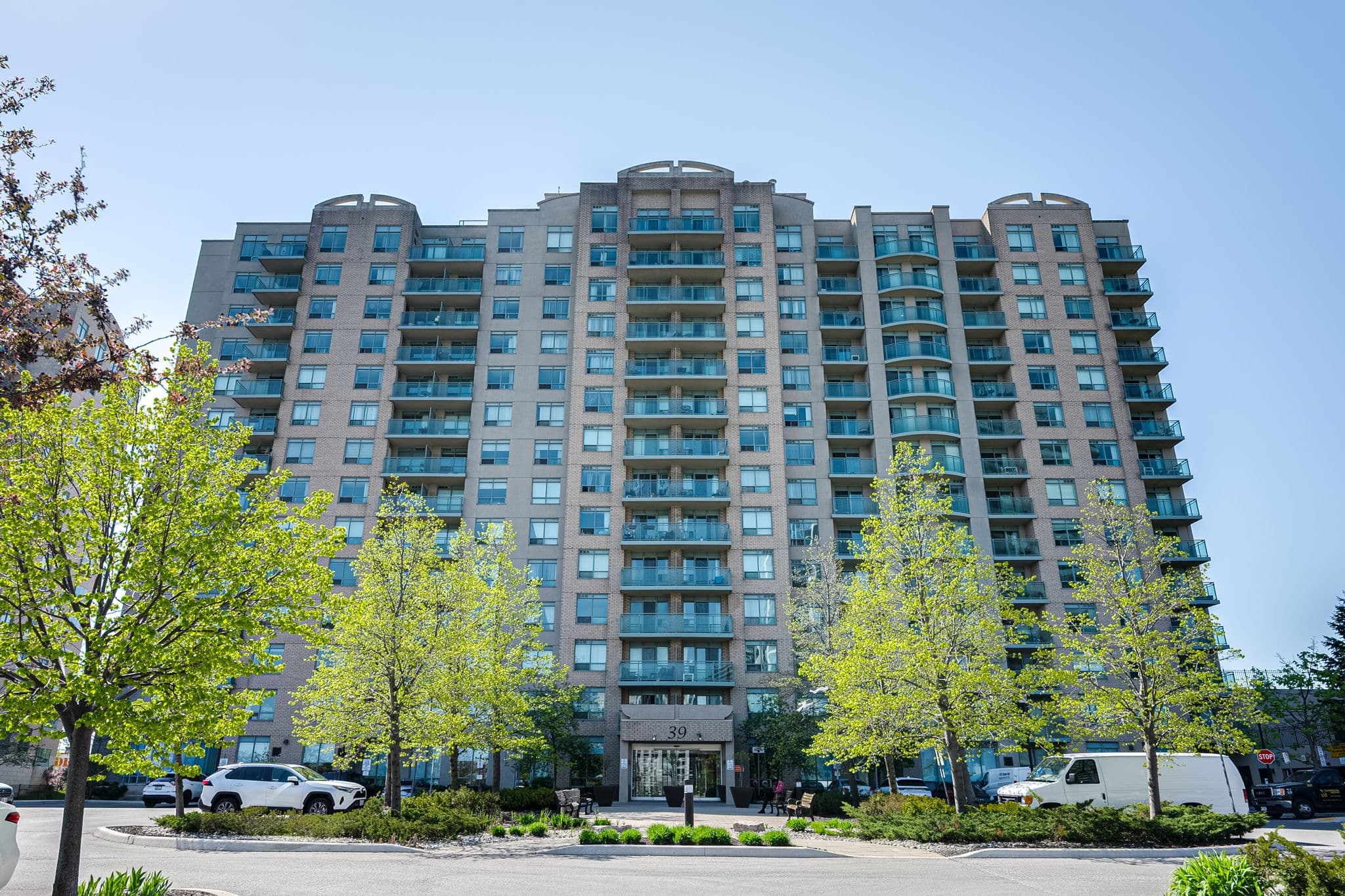 39 Oneida Crescent Unit 920 Richmond Hill, ON L4B 4T9