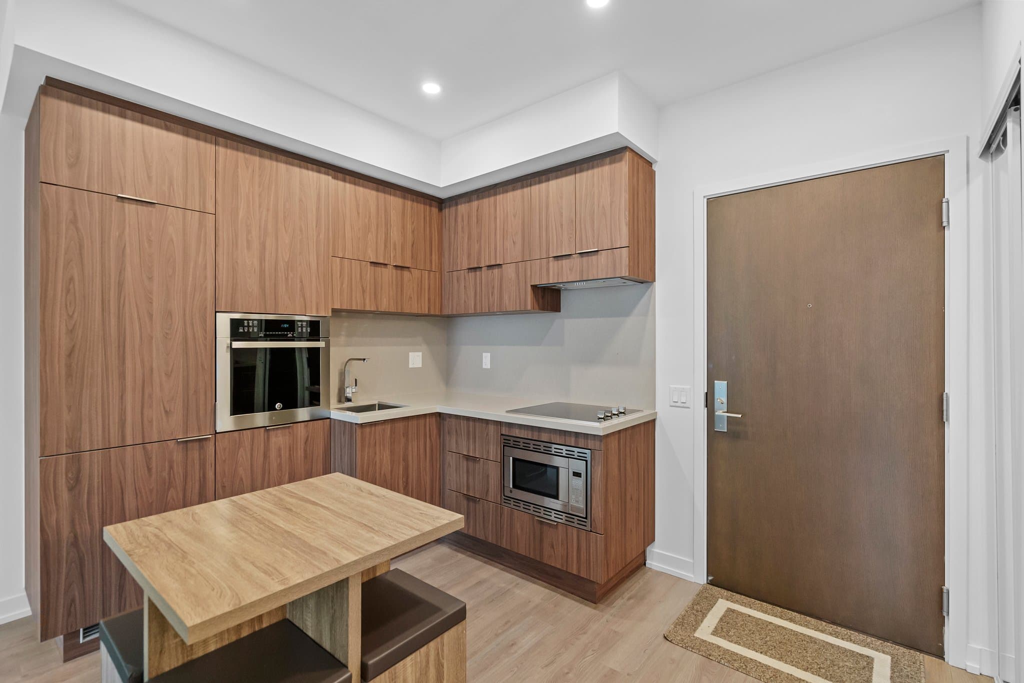 39 Roehampton Ave Unit 2409 Toronto, ON M4P 0G1