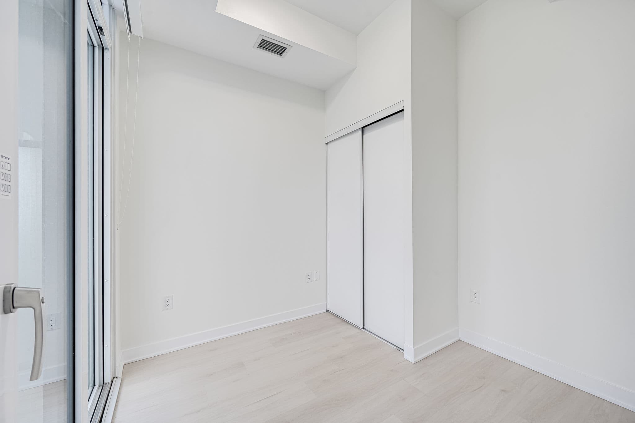 3900 Confederation Pkwy Mississauga, ON L5B 0M3