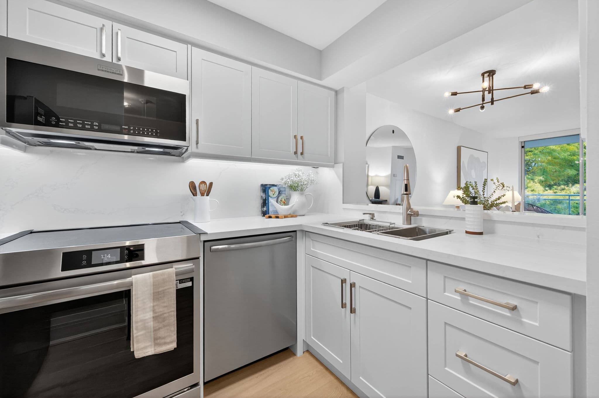 398 Eglinton Ave E Unit 503 Toronto, ON M4P 3H8