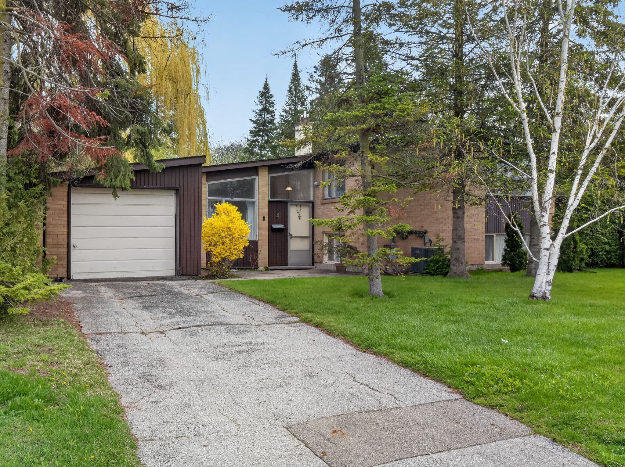4 Malabar Pl Toronto, ON M3B 1A5