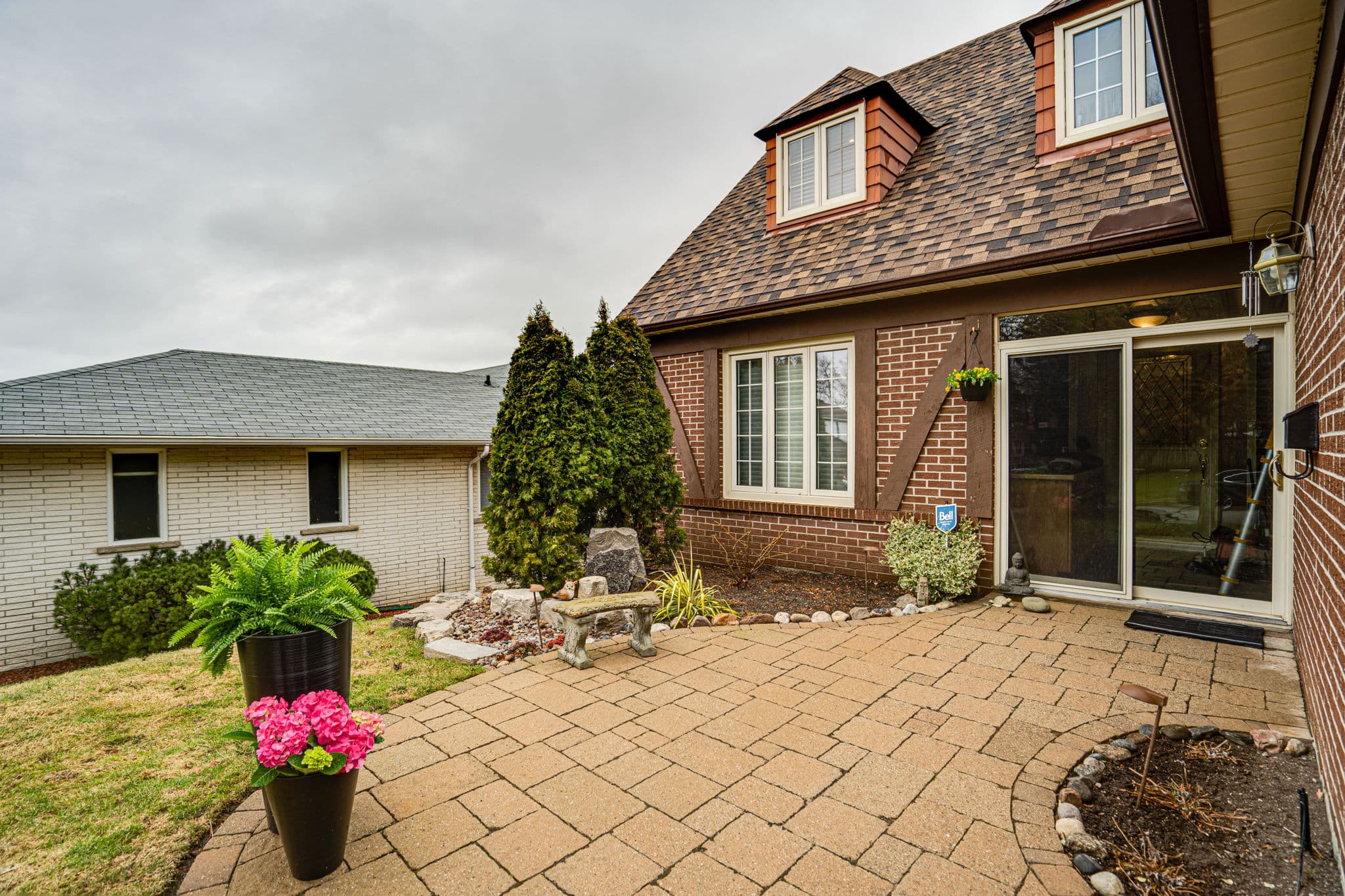 4 Sixpenny Ct Markham, ON L3T 4E5