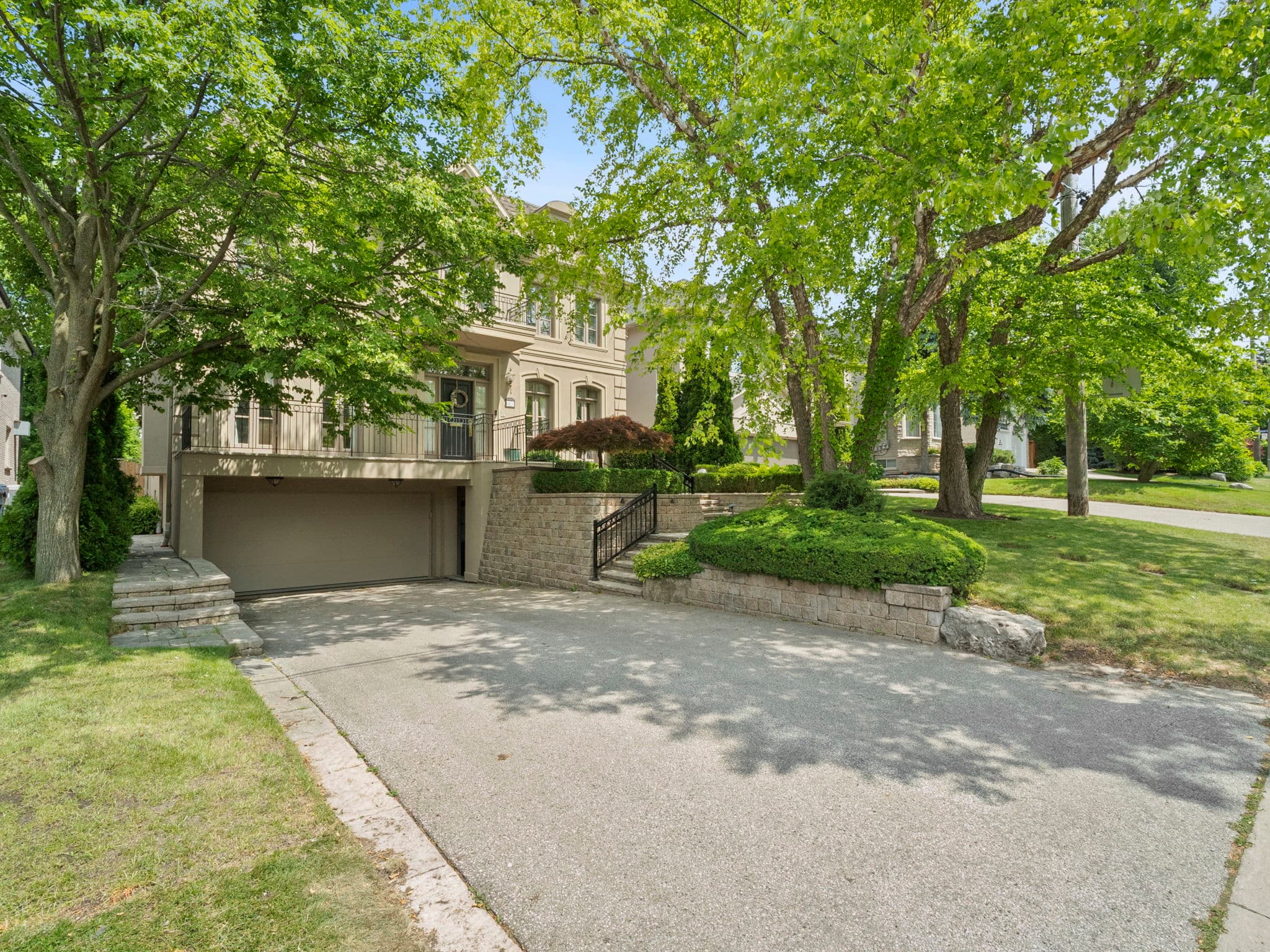 40 Munro Blvd Toronto, ON M2P 1B9