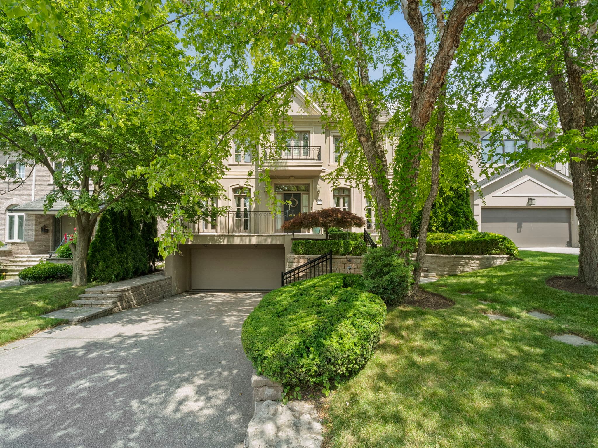 40 Munro Blvd Toronto, ON M2P 1B9