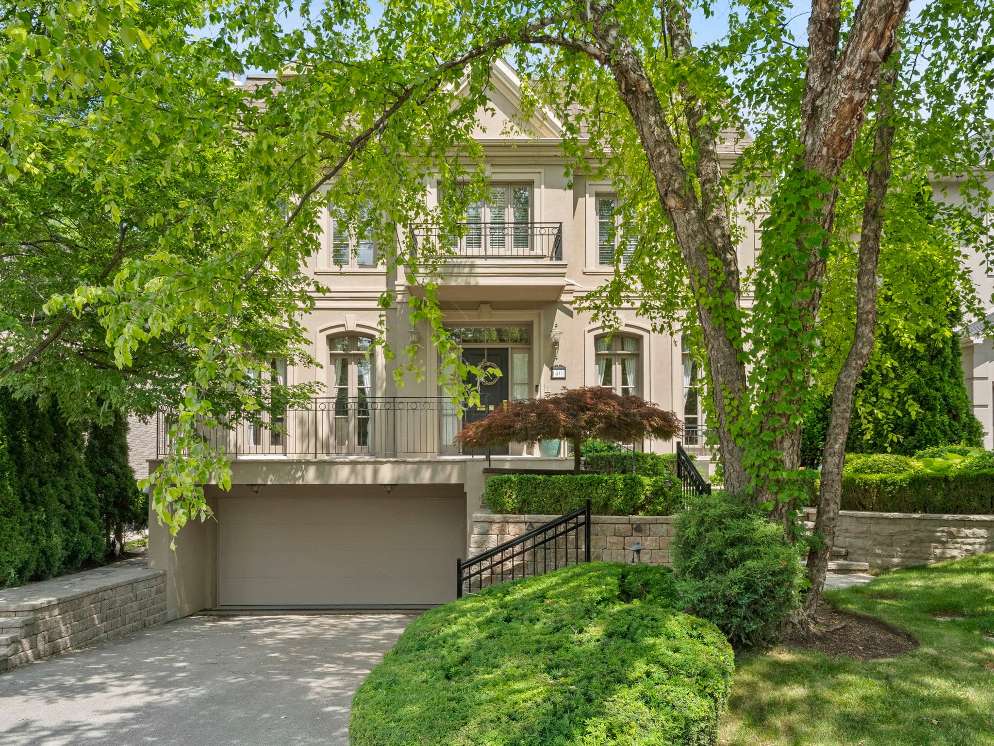 40 Munro Blvd Toronto, ON M2P 1B9