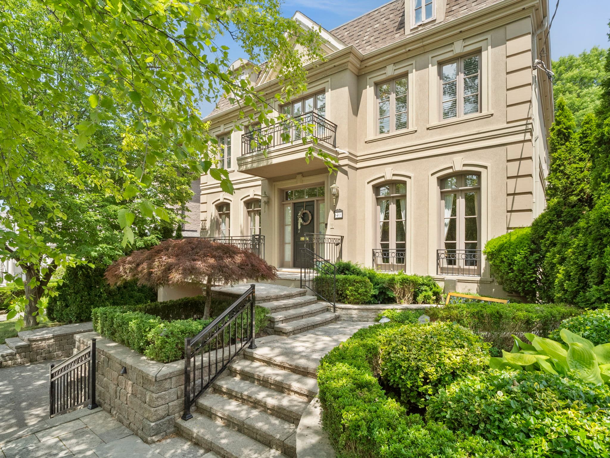 40 Munro Blvd Toronto, ON M2P 1B9