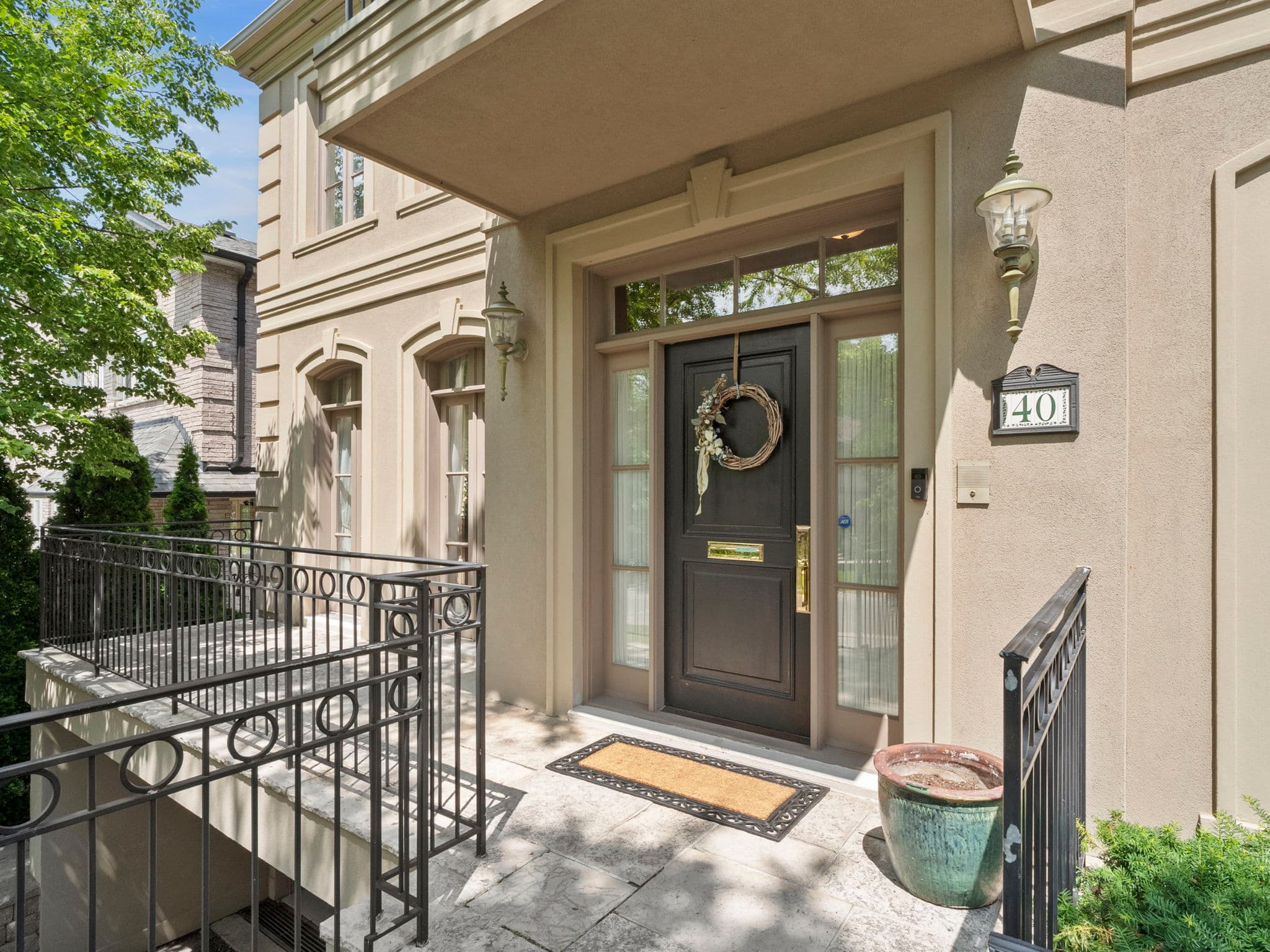 40 Munro Blvd Toronto, ON M2P 1B9