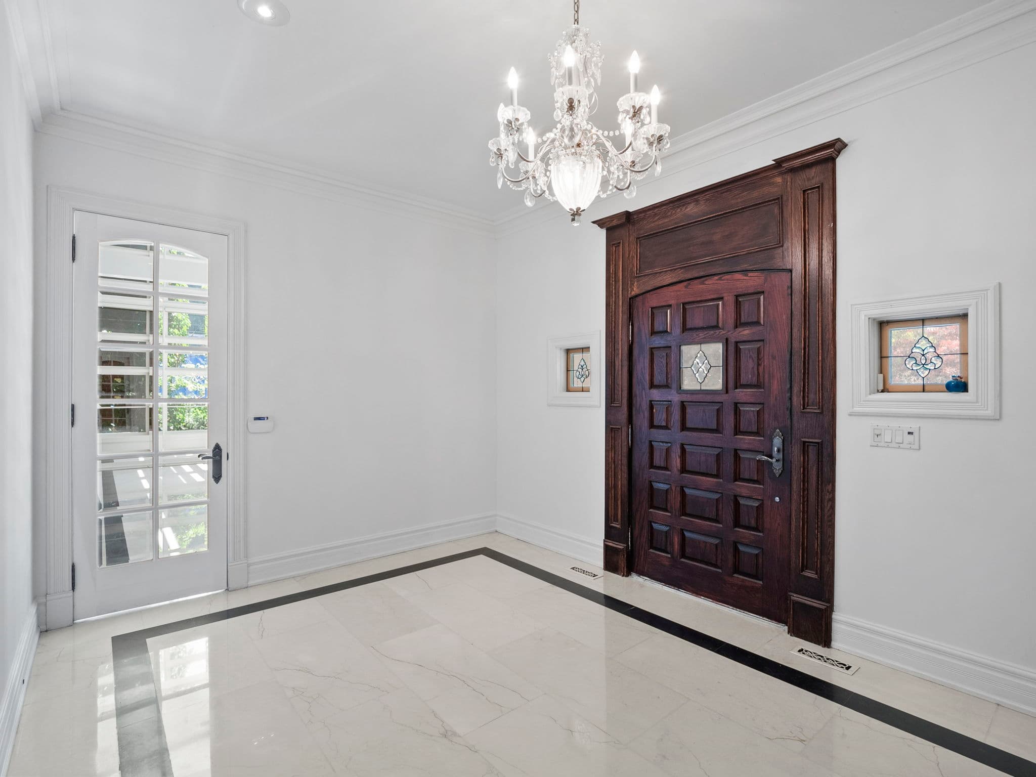 40 Old Colony Rd Toronto, ON M2L 2K1
