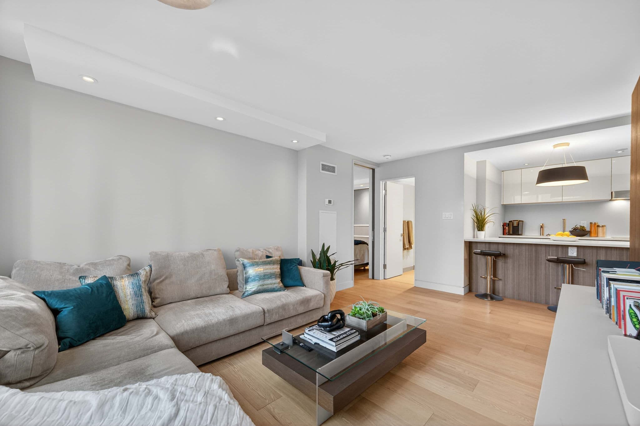 40 Scollard St Suite 1502 Toronto, ON M5R 3S1