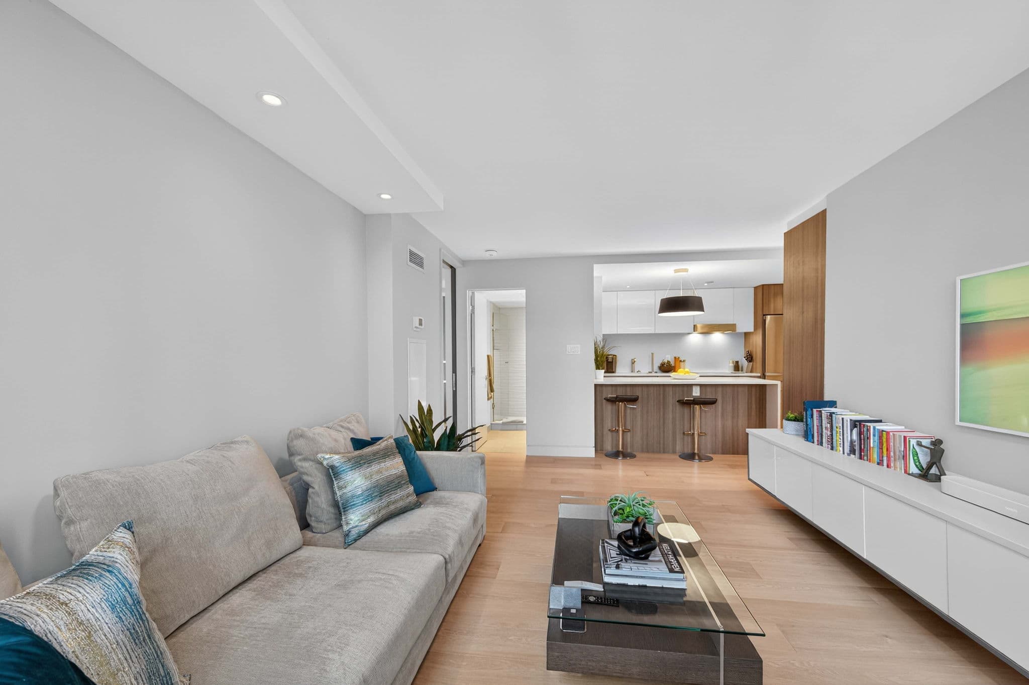 40 Scollard St Suite 1502 Toronto, ON M5R 3S1