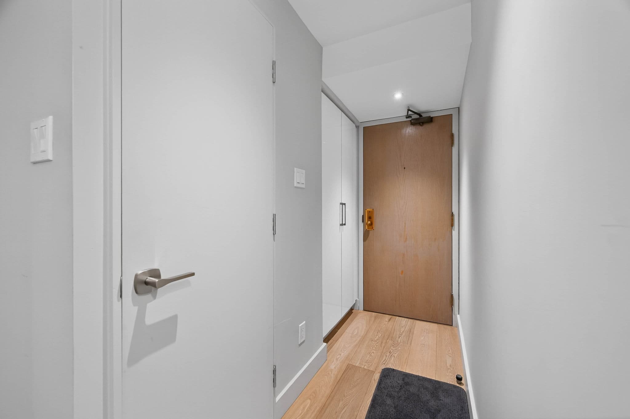 40 Scollard St Suite 1502 Toronto, ON M5R 3S1