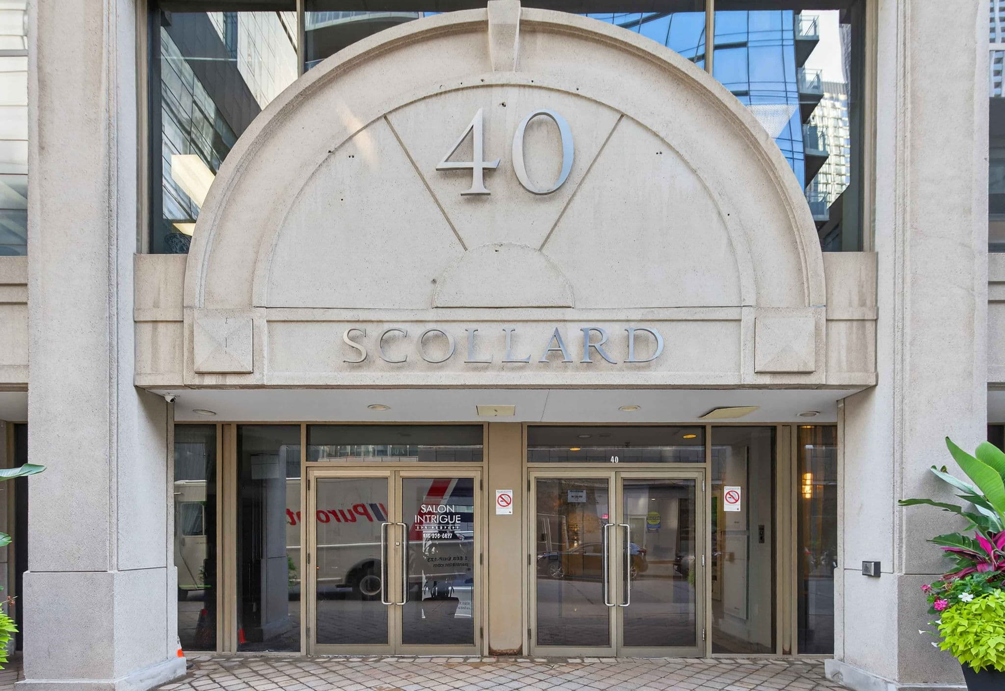 40 Scollard St Suite 1502 Toronto, ON M5R 3S1