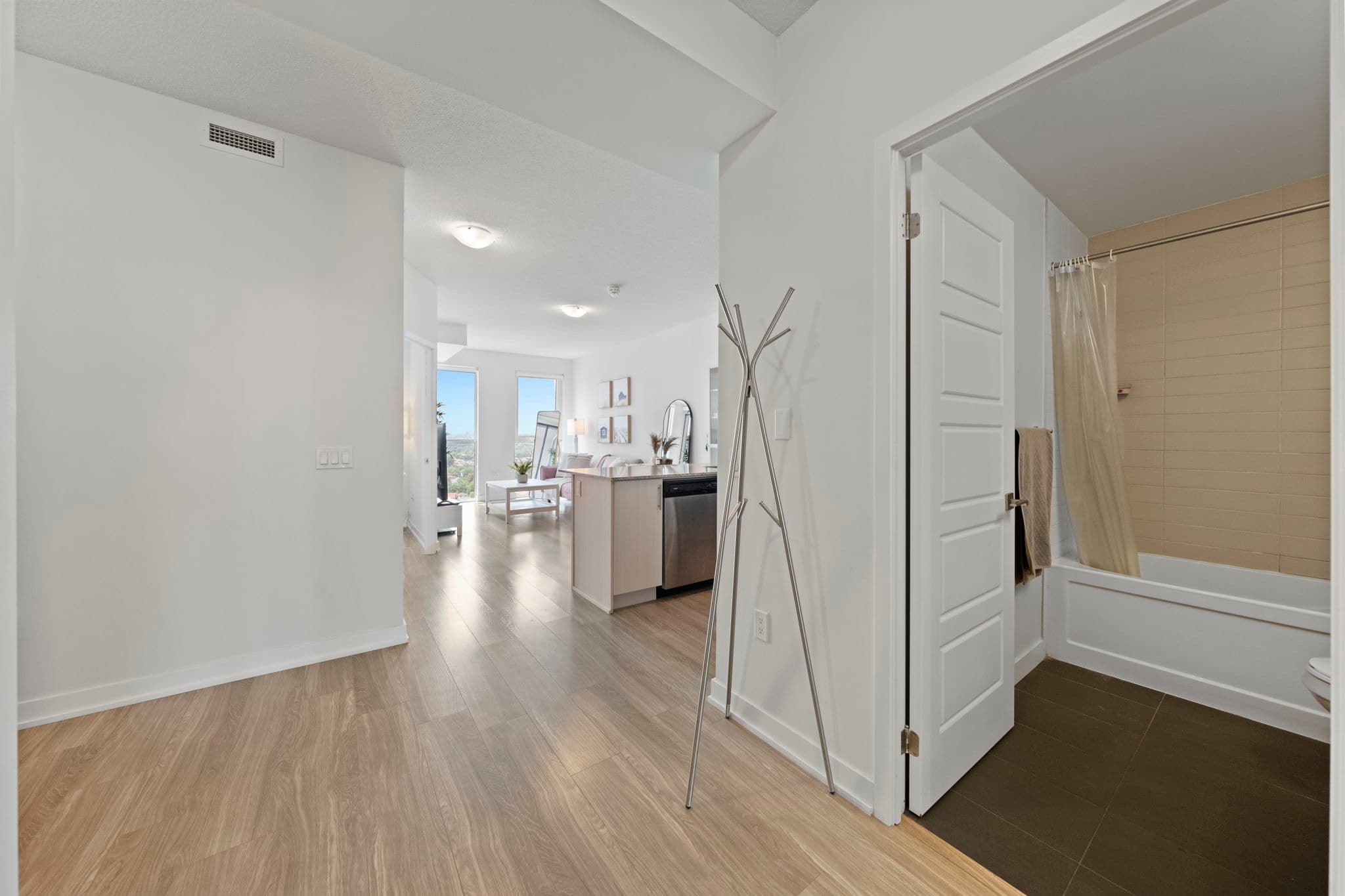4055 Parkside Village Dr Unit 2021 Mississauga, ON L5B 0K8