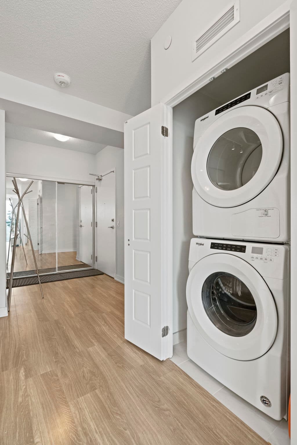 4055 Parkside Village Dr Unit 2021 Mississauga, ON L5B 0K8