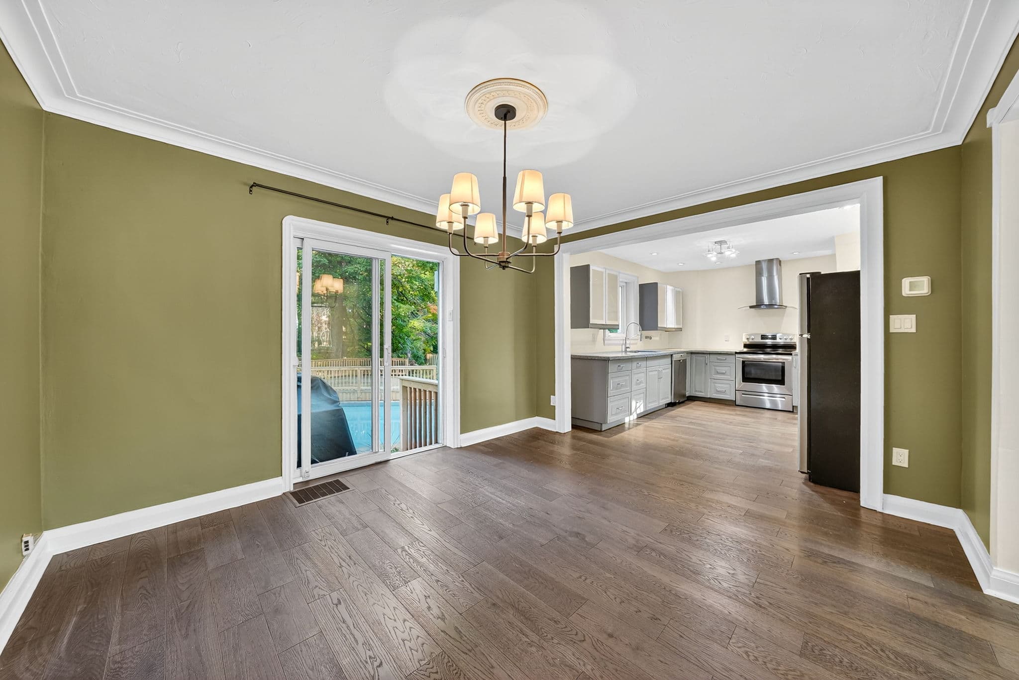 41 Cliffside Dr Toronto, ON M1N 1K9
