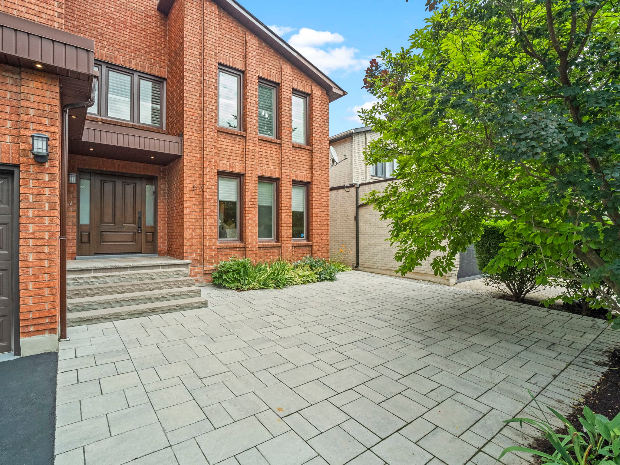 41 Hefhill Ct Vaughan, ON L4J 7L9
