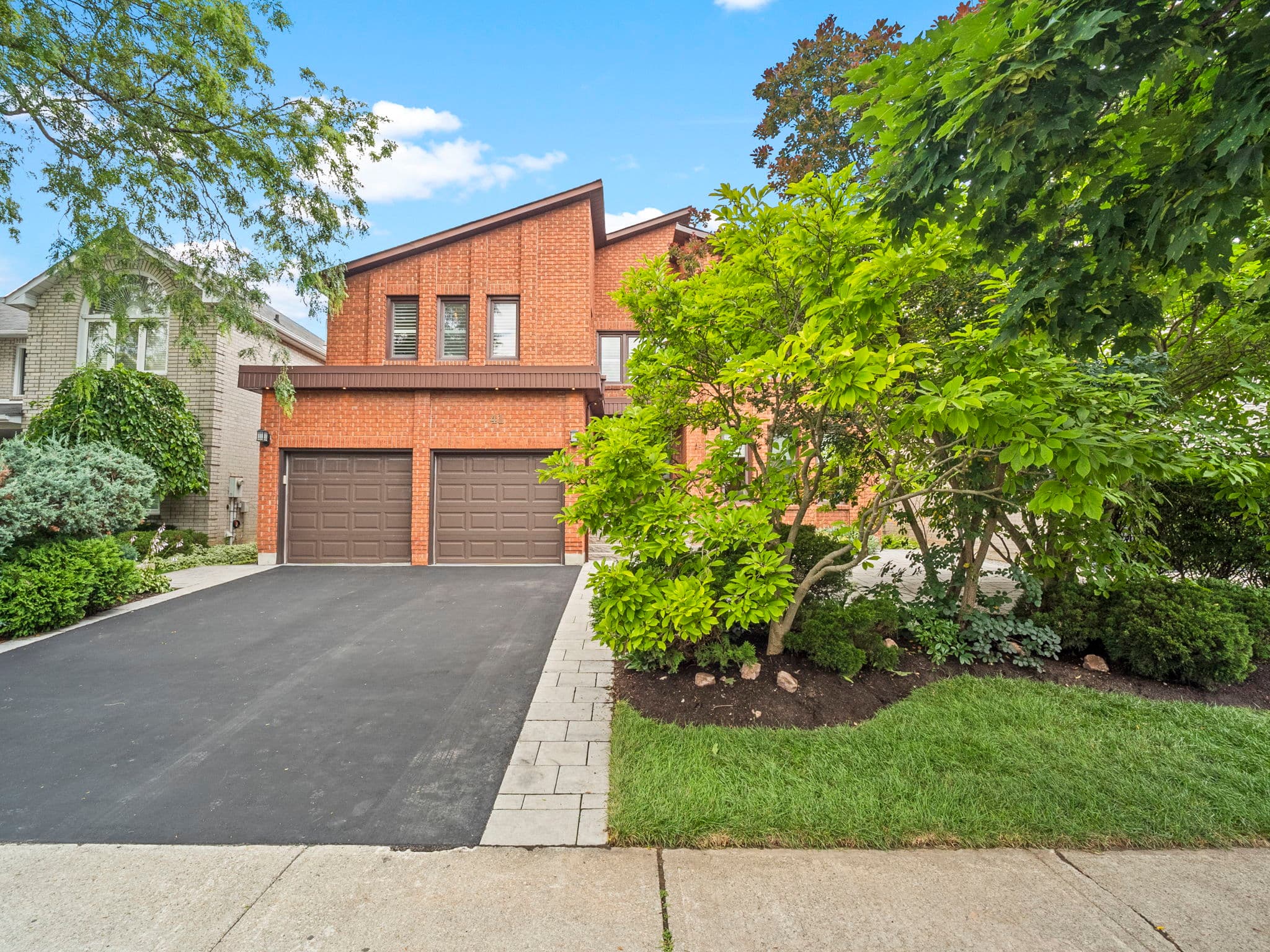 41 Hefhill Ct Vaughan, ON L4J 7L9