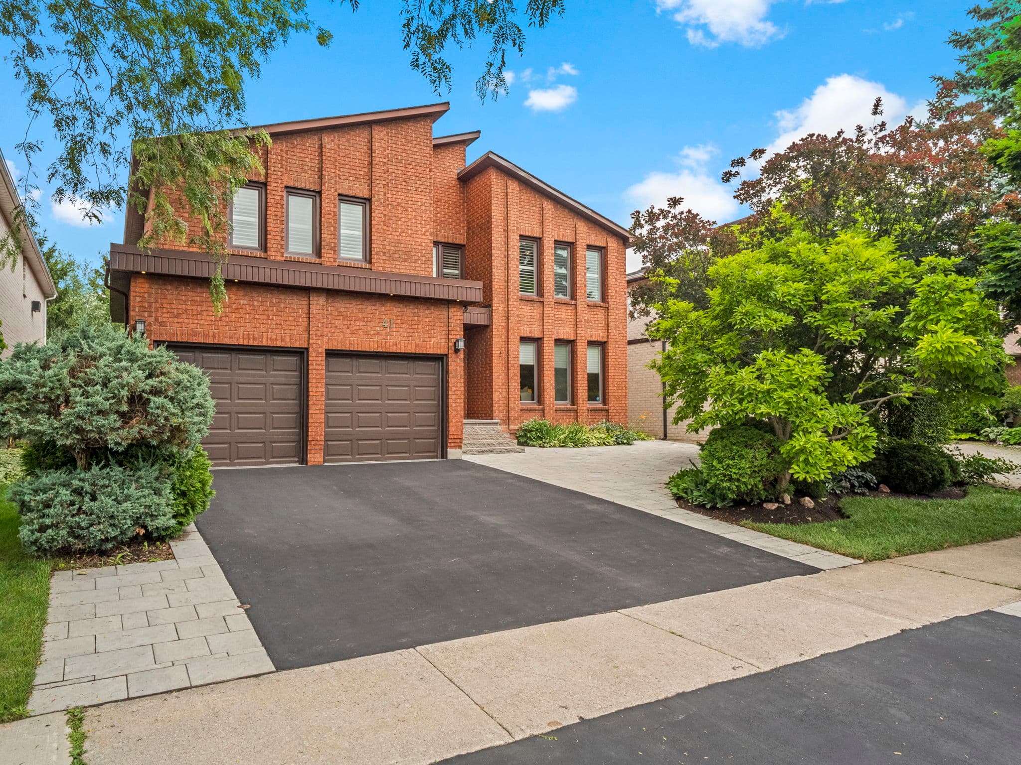 41 Hefhill Ct Vaughan, ON L4J 7L9
