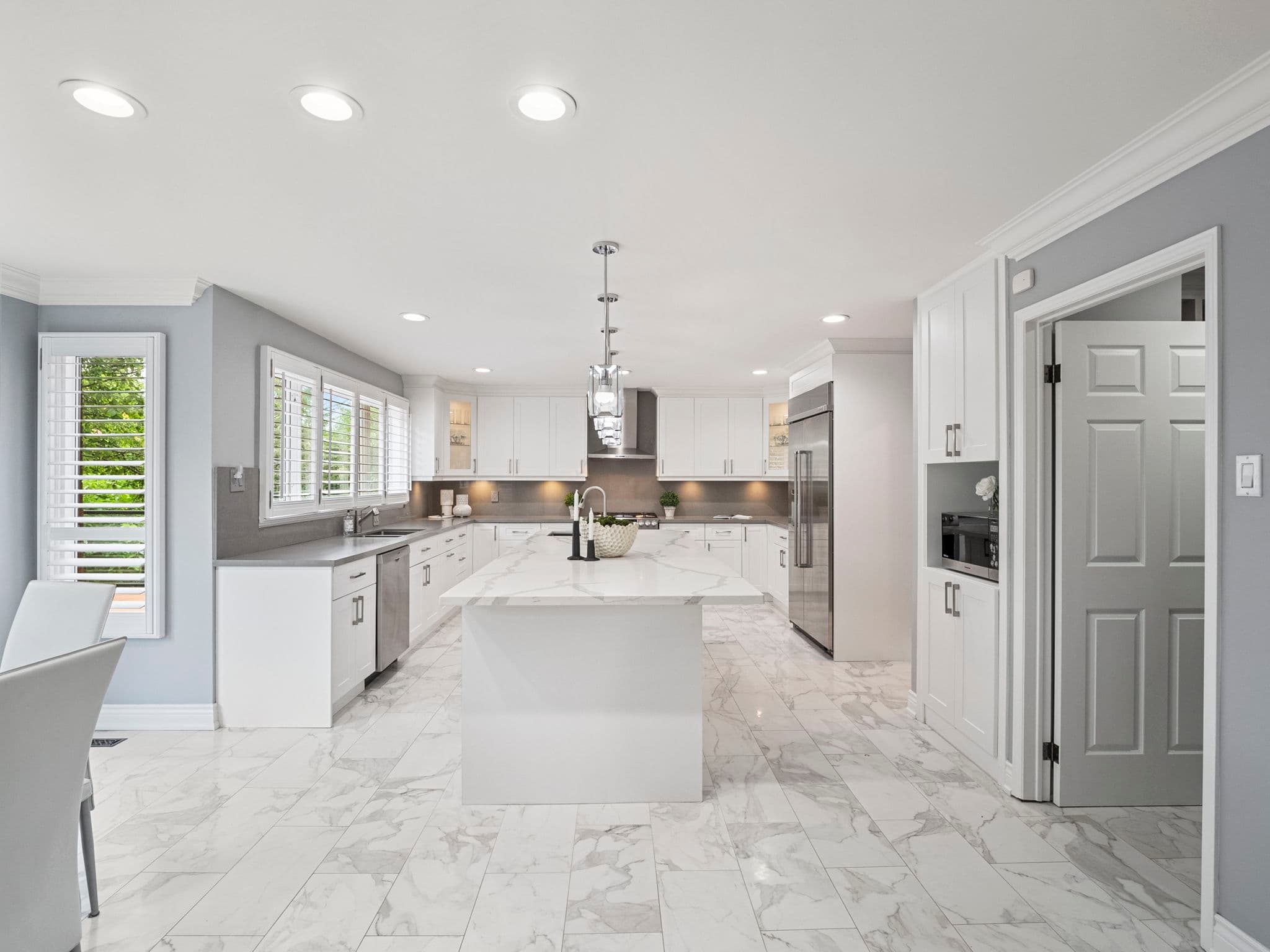 41 Hefhill Ct Vaughan, ON L4J 7L9