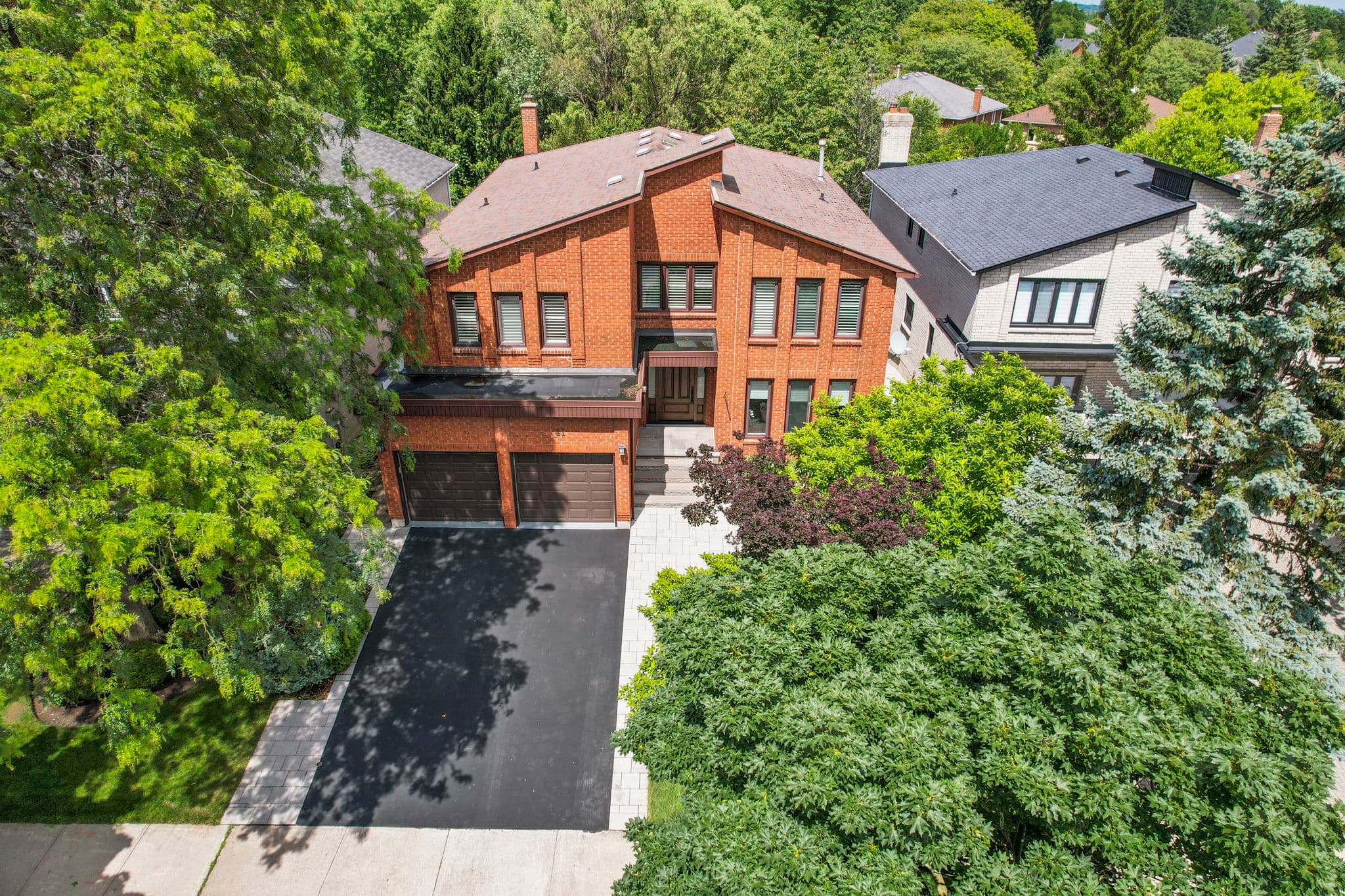 41 Hefhill Ct Vaughan, ON L4J 7L9