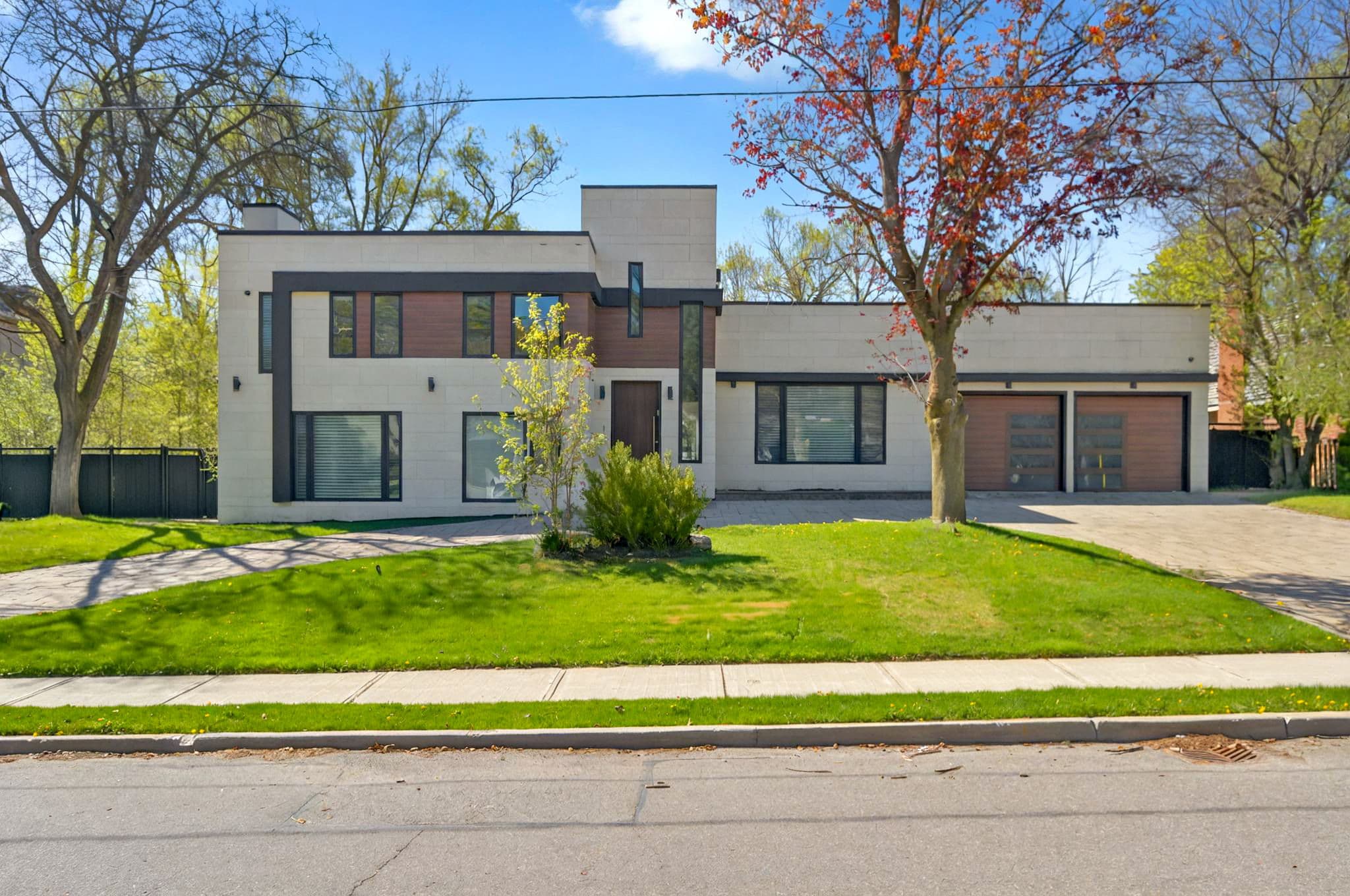 41 Suncrest Dr Toronto, ON M3C 2L1