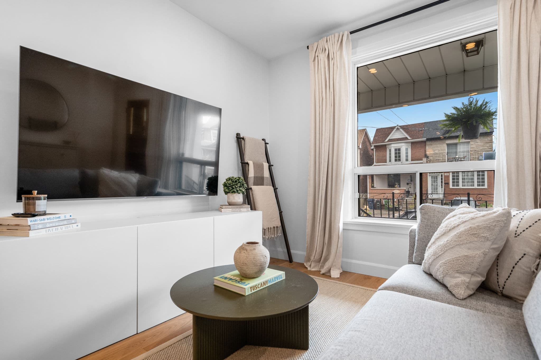 41 Talbot St Toronto, ON M6N 1G5