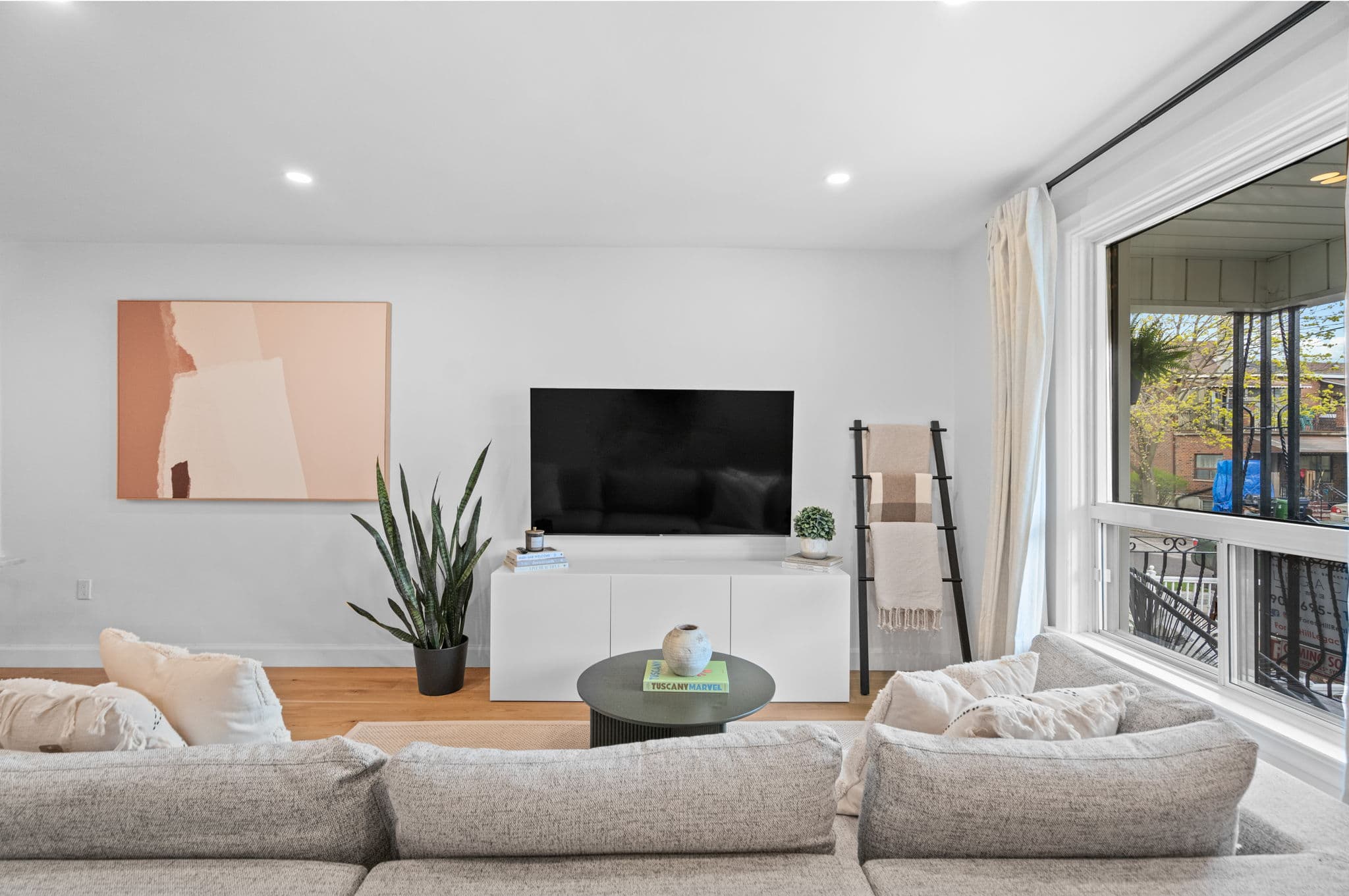 41 Talbot St Toronto, ON M6N 1G5