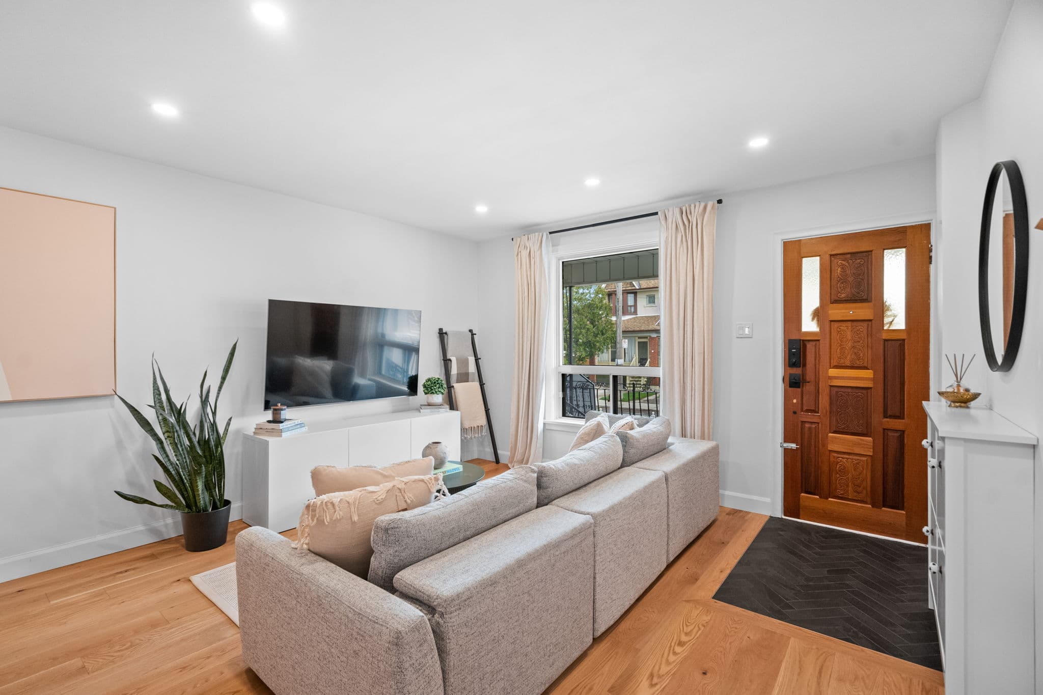 41 Talbot St Toronto, ON M6N 1G5