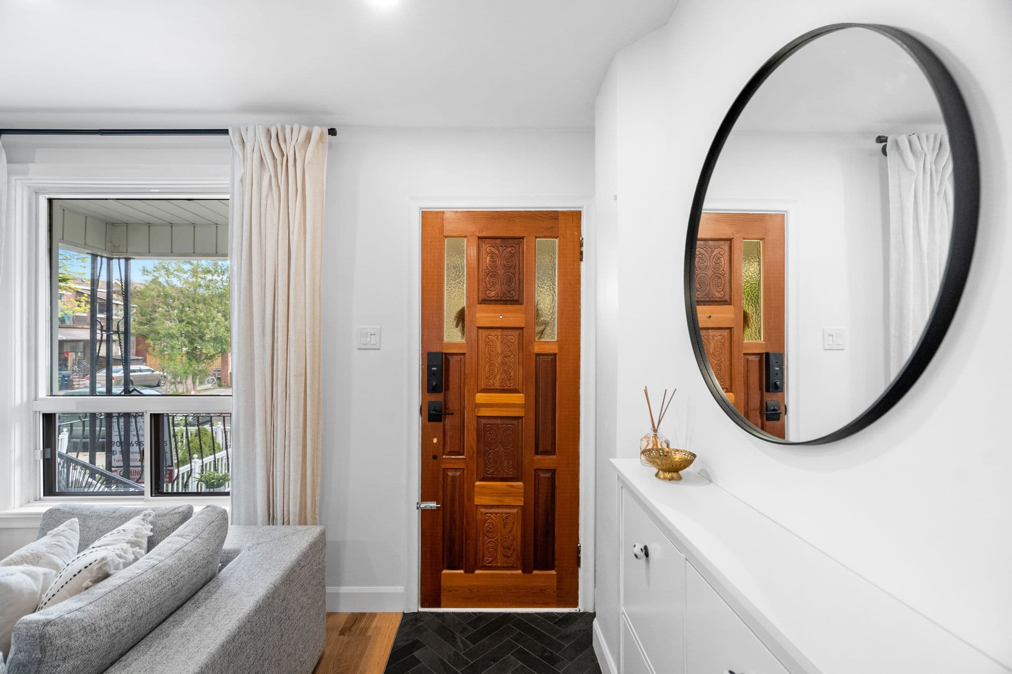 41 Talbot St Toronto, ON M6N 1G5