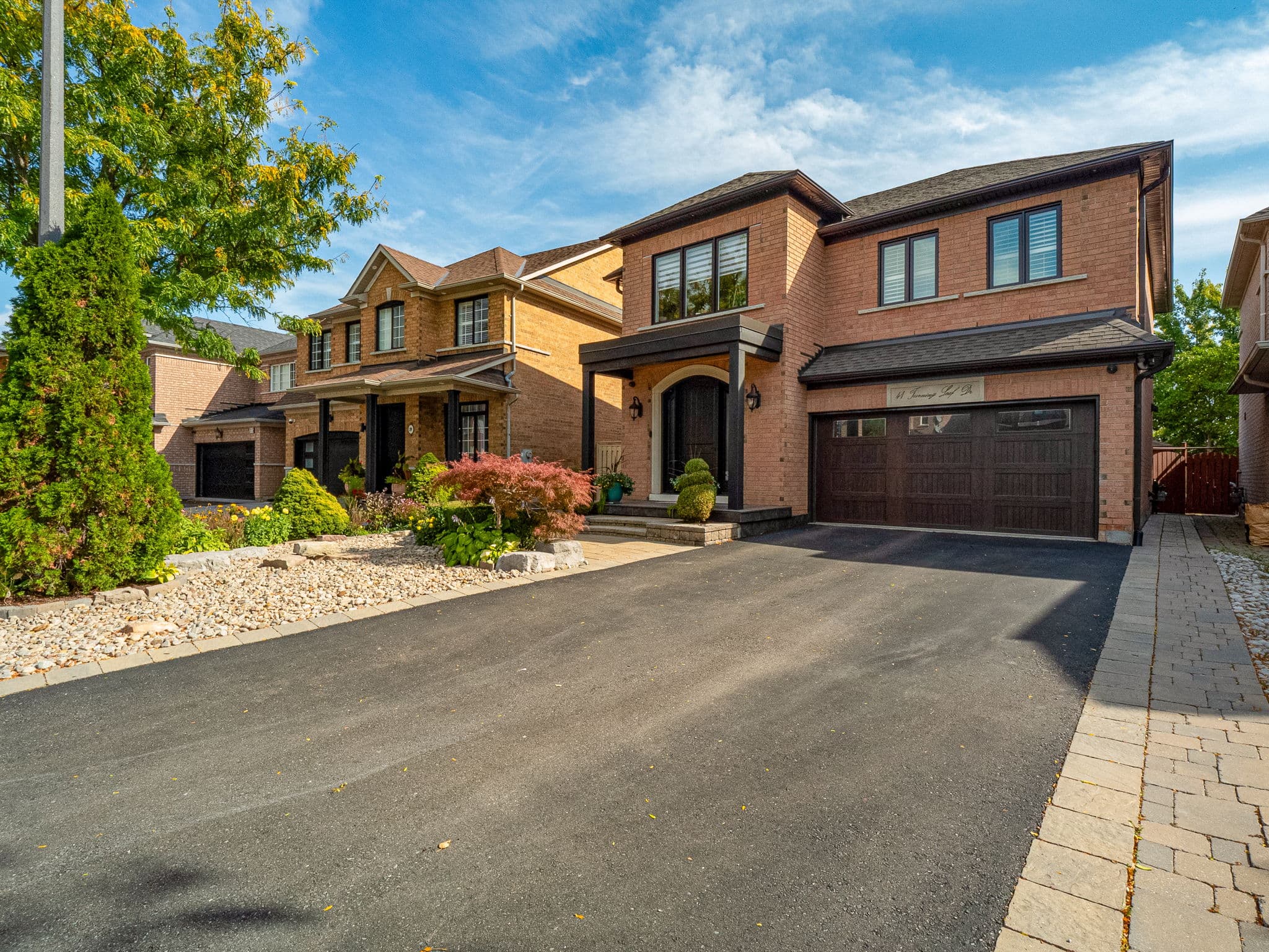 41 Turning Leaf Dr Vaughan, ON L4H 2J5