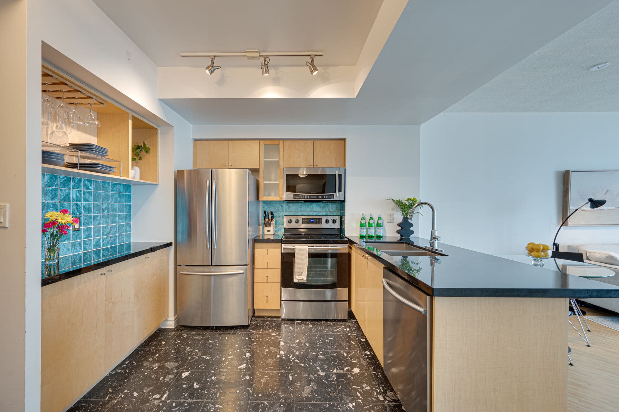 410 Queens Quay W Unit 1512 Toronto, ON M5V 3T1