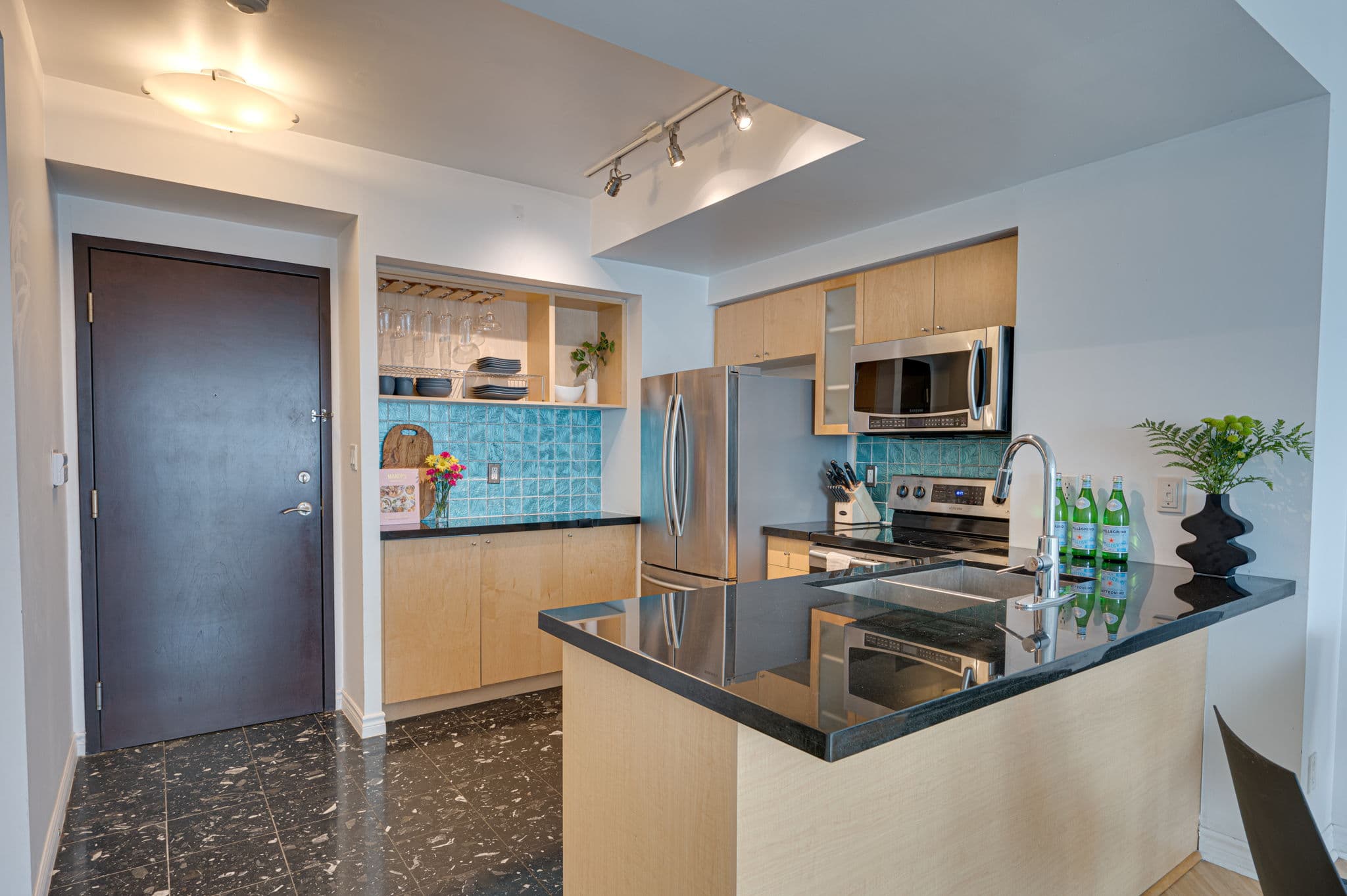 410 Queens Quay W Unit 1512 Toronto, ON M5V 3T1