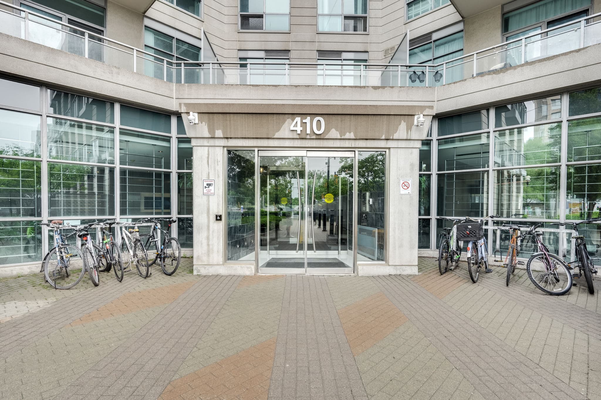 410 Queens Quay W Unit 1512 Toronto, ON M5V 3T1