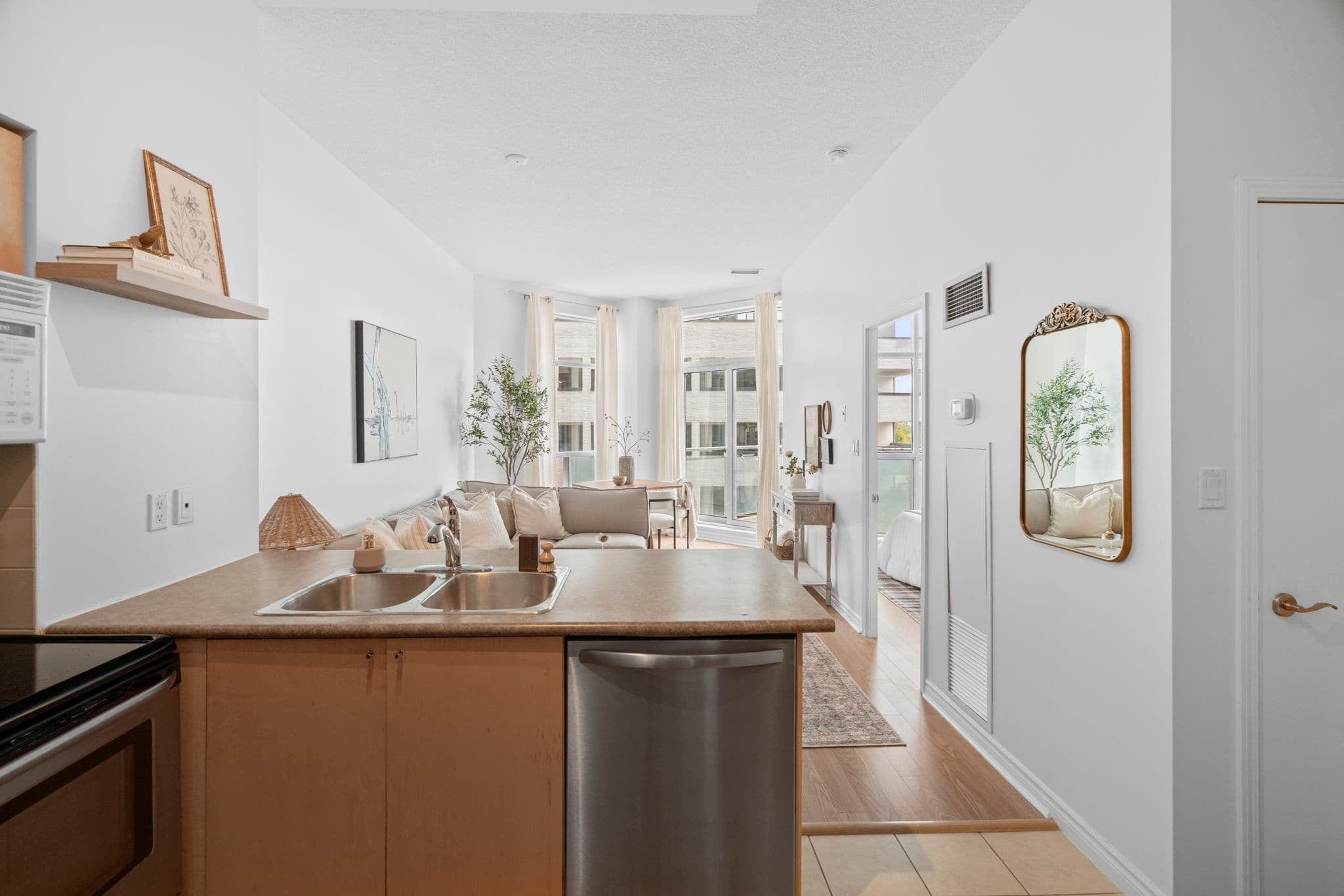 410 Queens Quay W Unit 413 Toronto, ON M5V 3T1