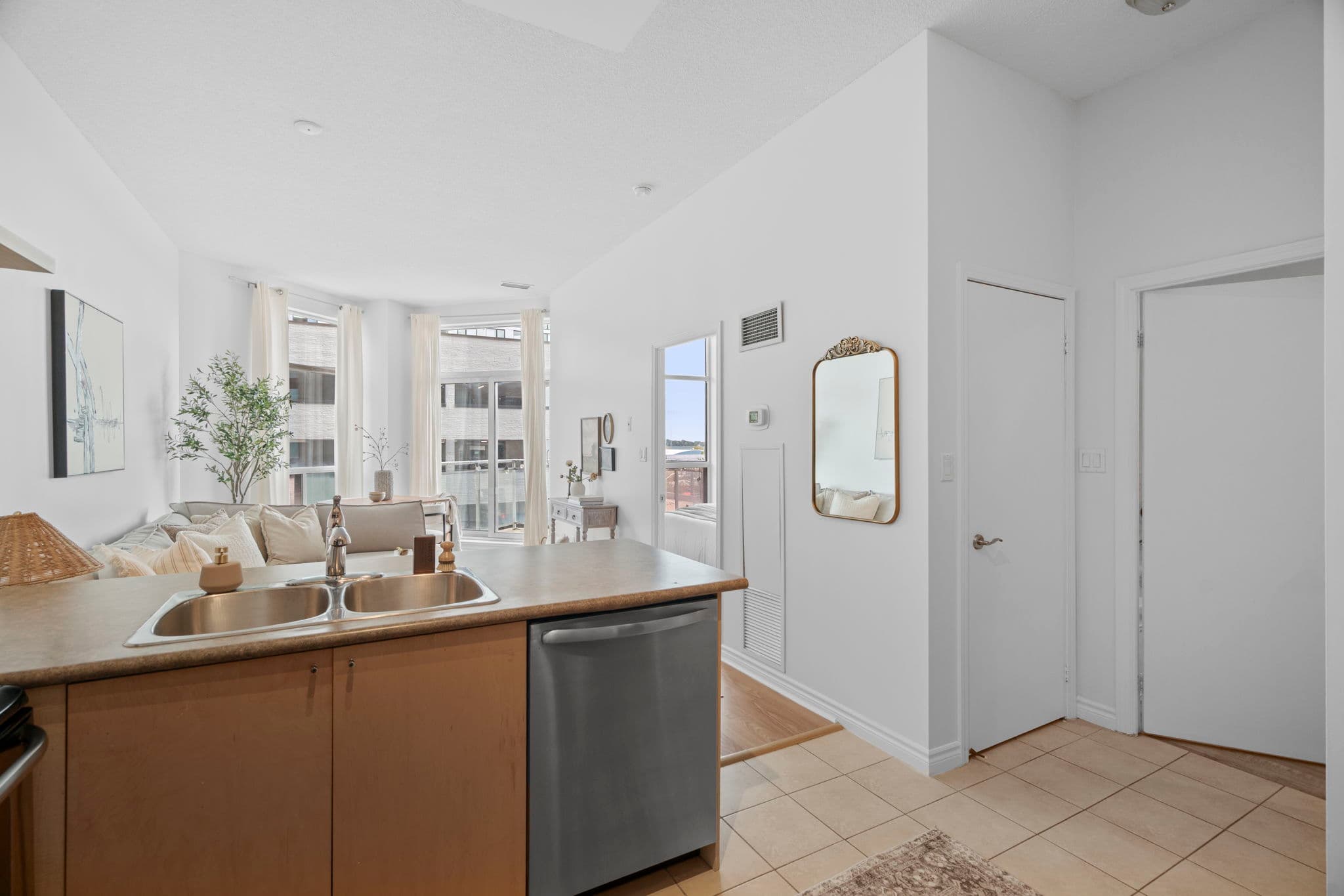 410 Queens Quay W Unit 413 Toronto, ON M5V 3T1