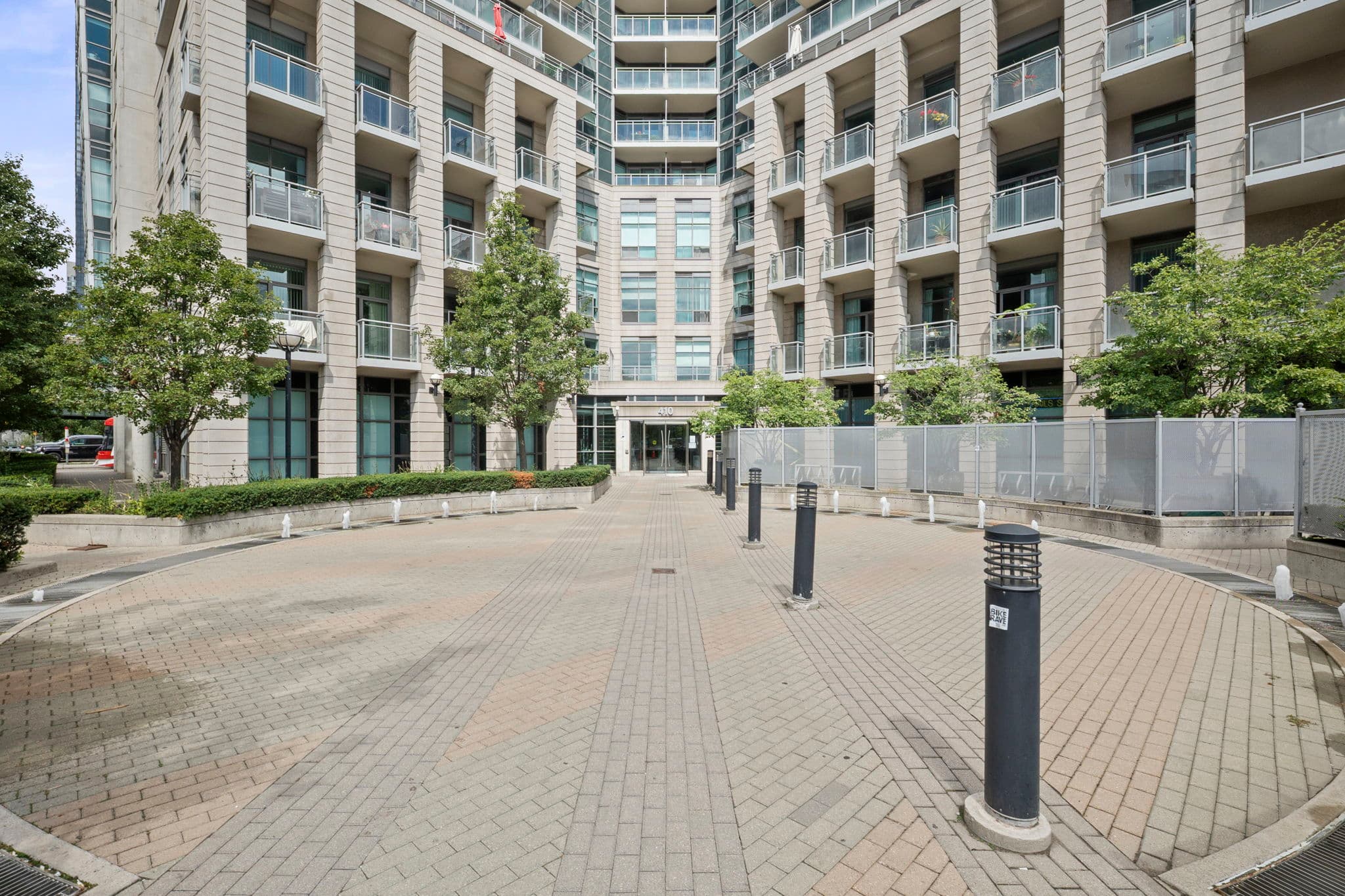 410 Queens Quay W Unit 413 Toronto, ON M5V 3T1